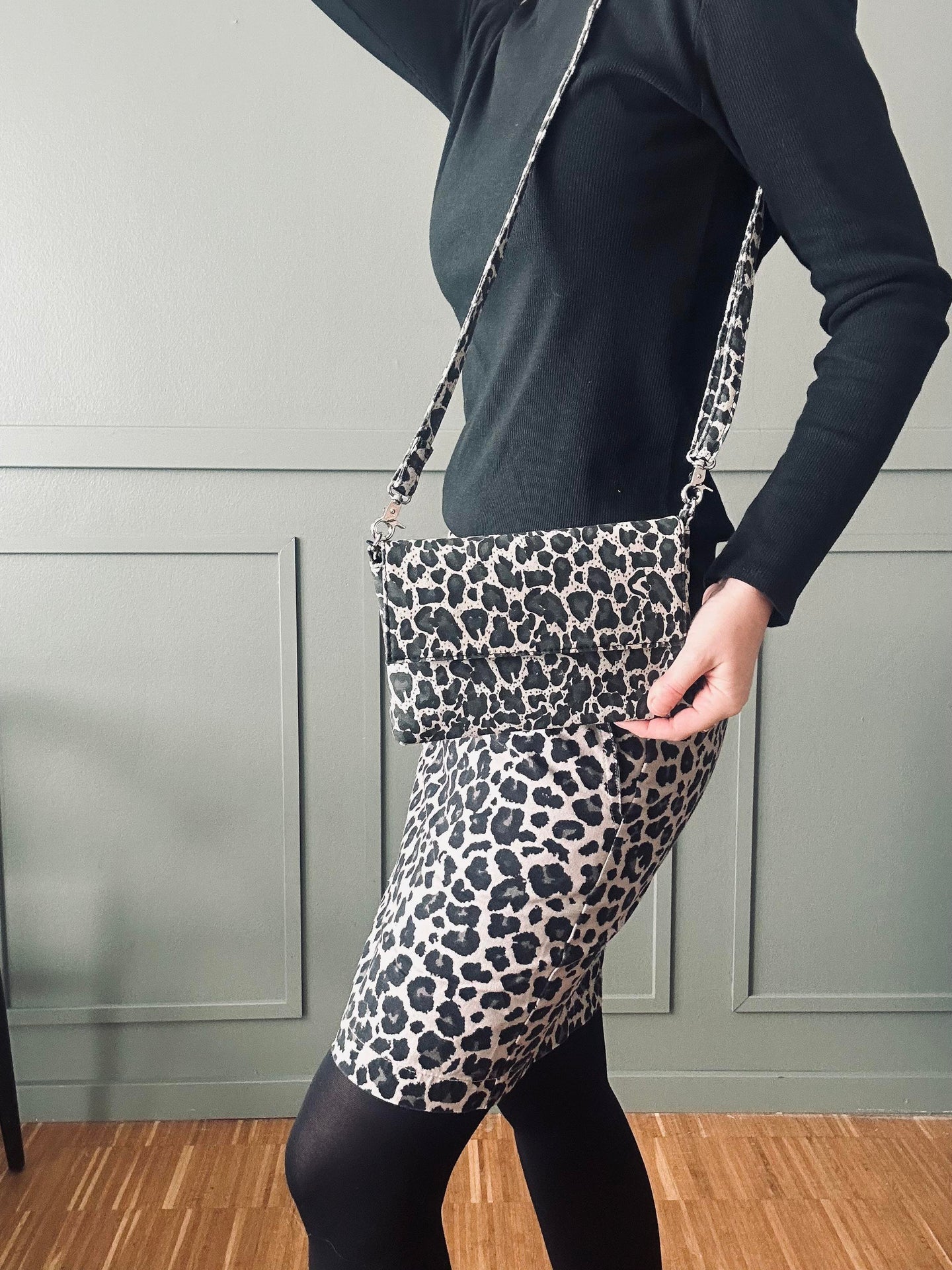 Clutch Grey leopard leather
