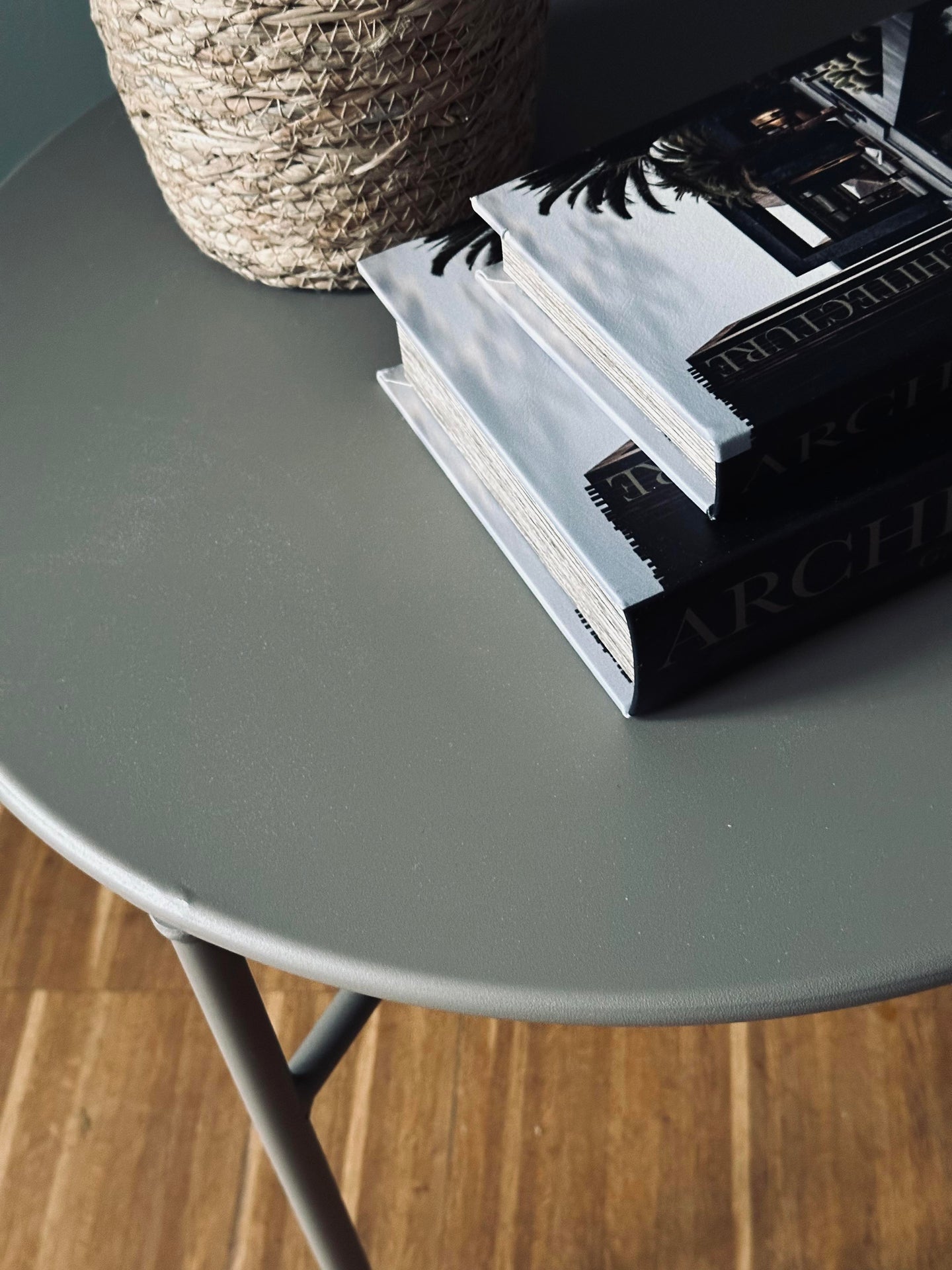 Bord til inne og ute – Beige Dia 50 cm