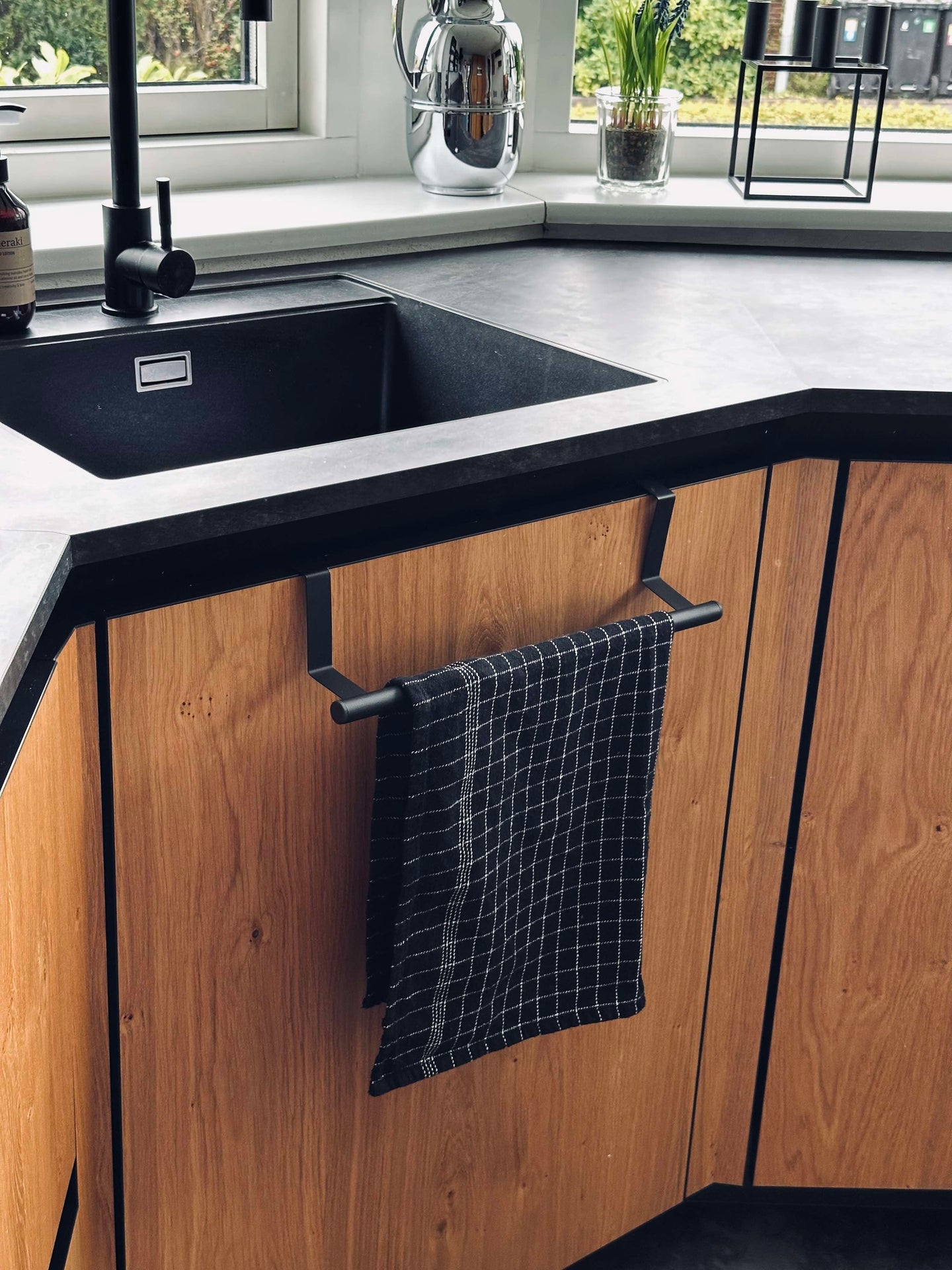 Oppheng for dør eller skapdør