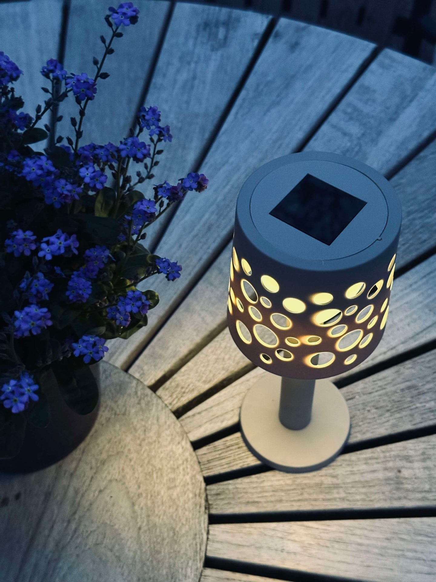 Bordlampe med solceller - Lys beige