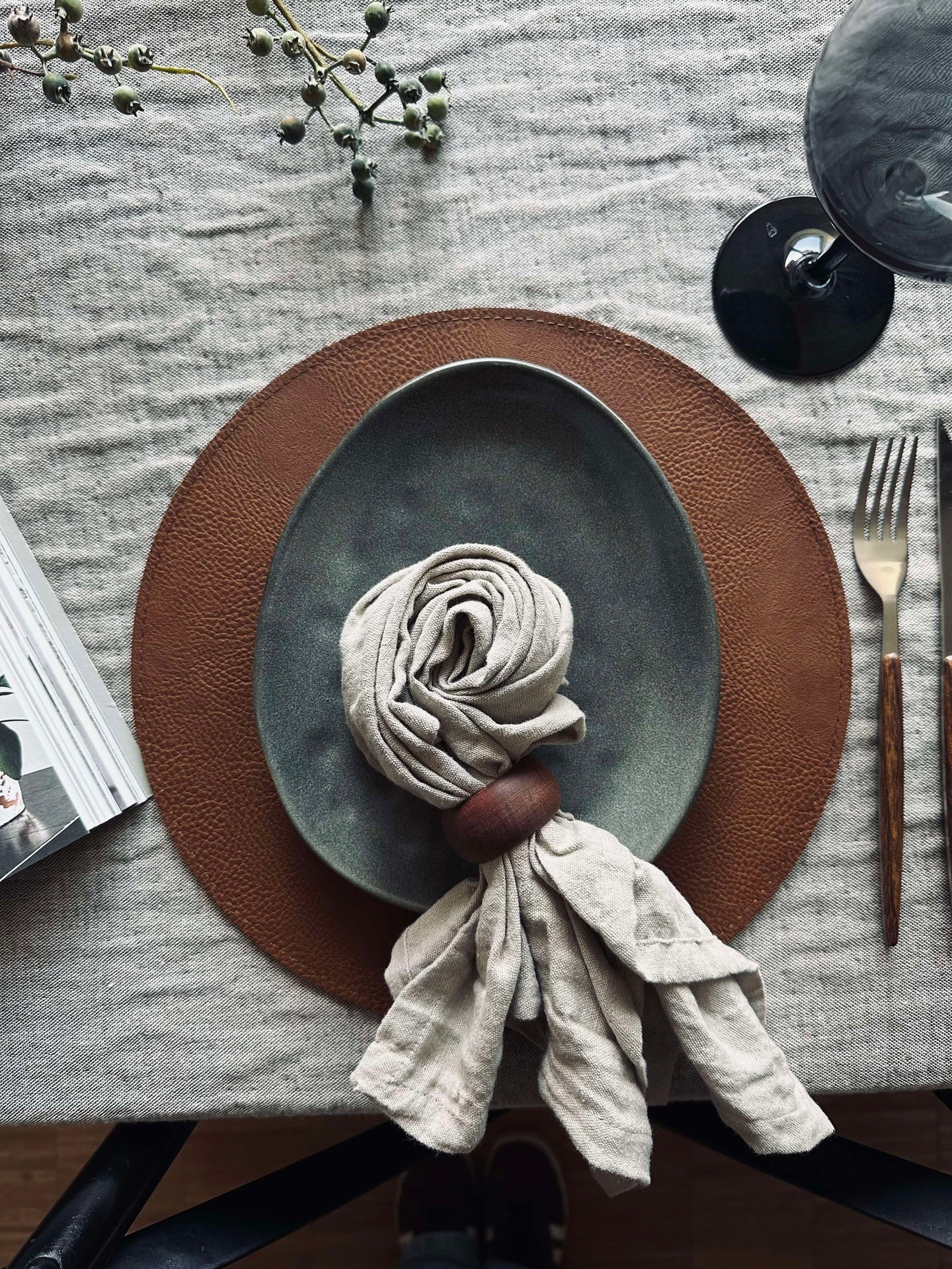 Bordbrikke vendbar - Cognac / svart