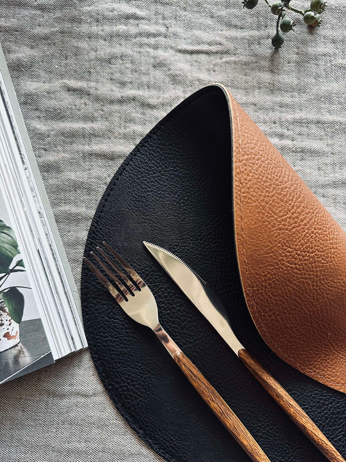 Bordbrikke vendbar - Cognac / svart