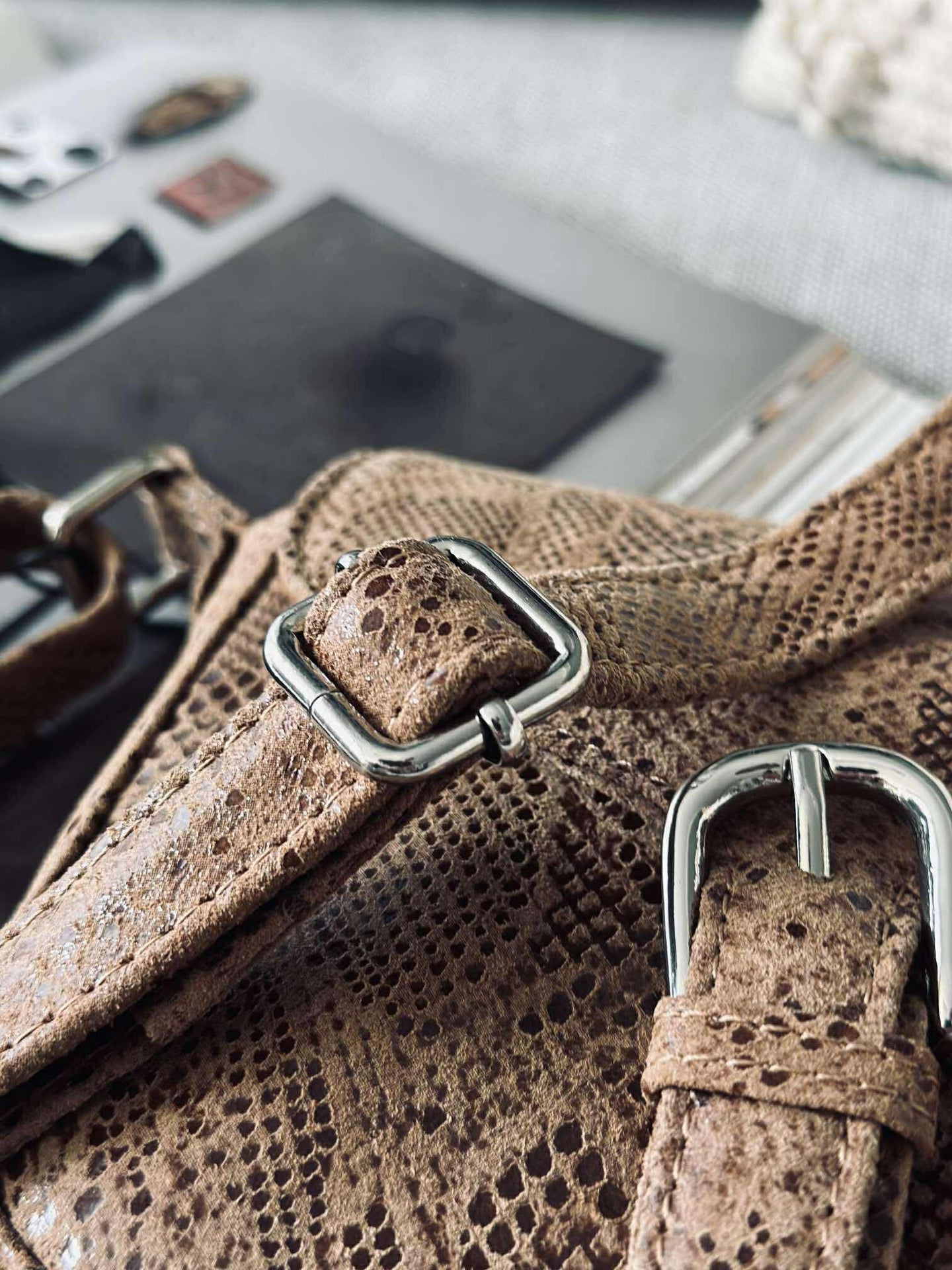 Crossbody Aura Snake - Camel