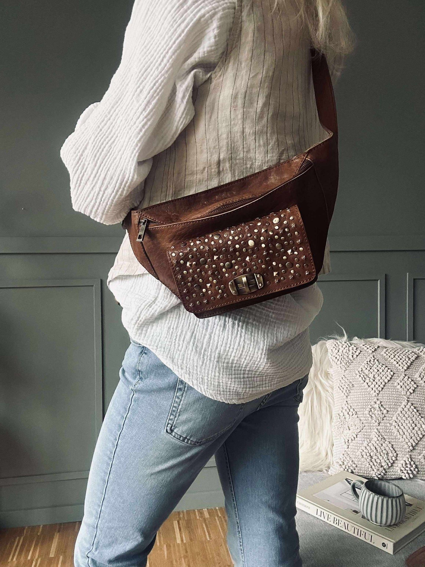 Bumbag med nitter - Cognac