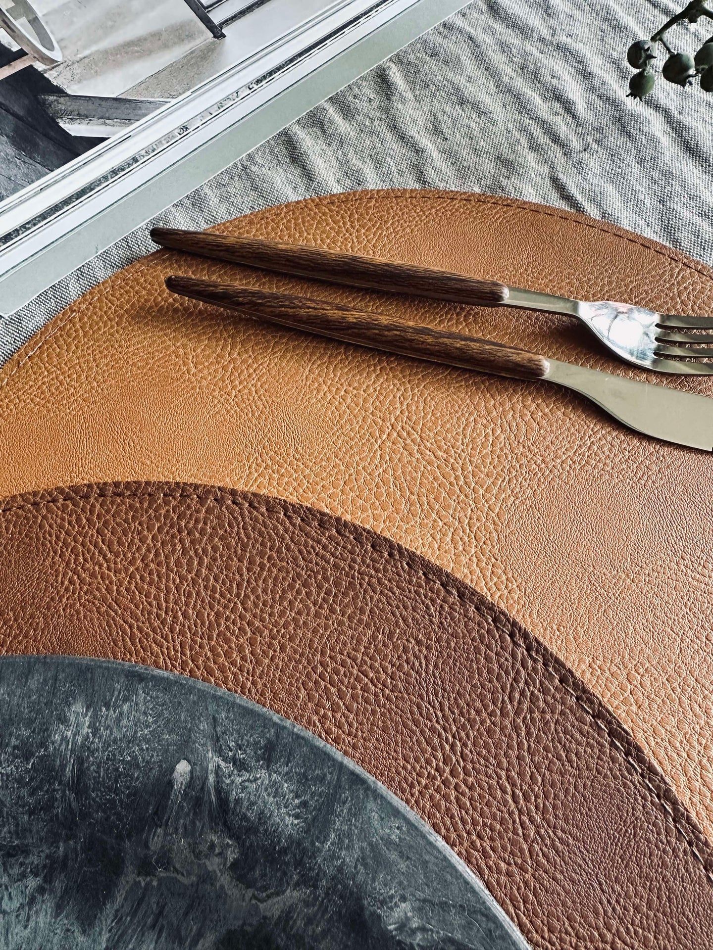 Vendbar dekkeserviett - Cognac / natur