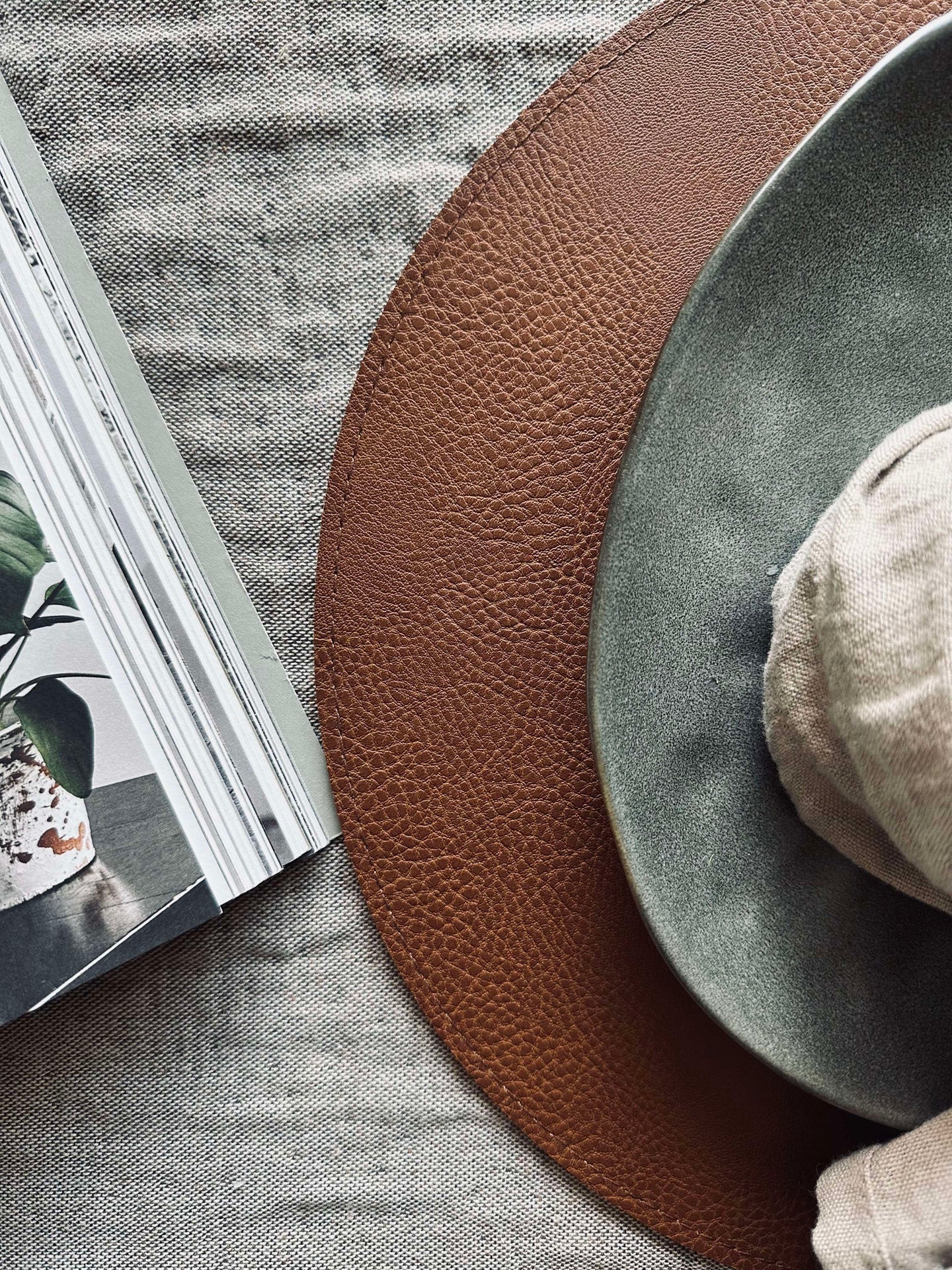 Bordbrikke vendbar - Cognac / svart