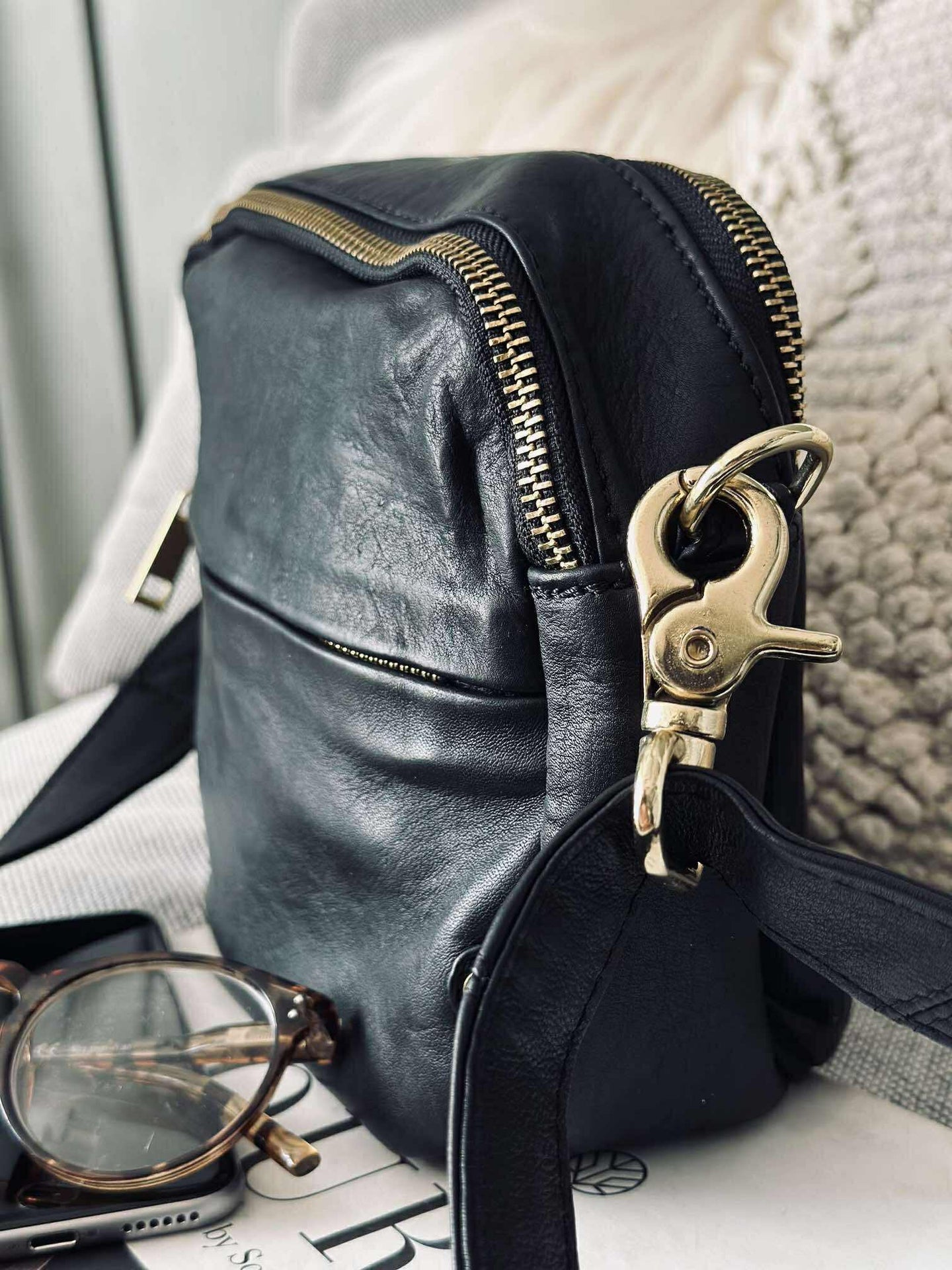 Crossover Mariam - Black / Gold