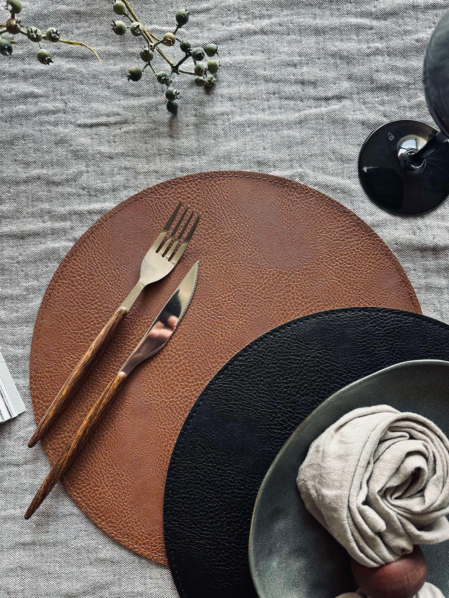 Bordbrikke vendbar - Cognac / svart