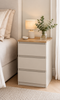 Nattbord med 3 skuffer – Cashmere/Nature