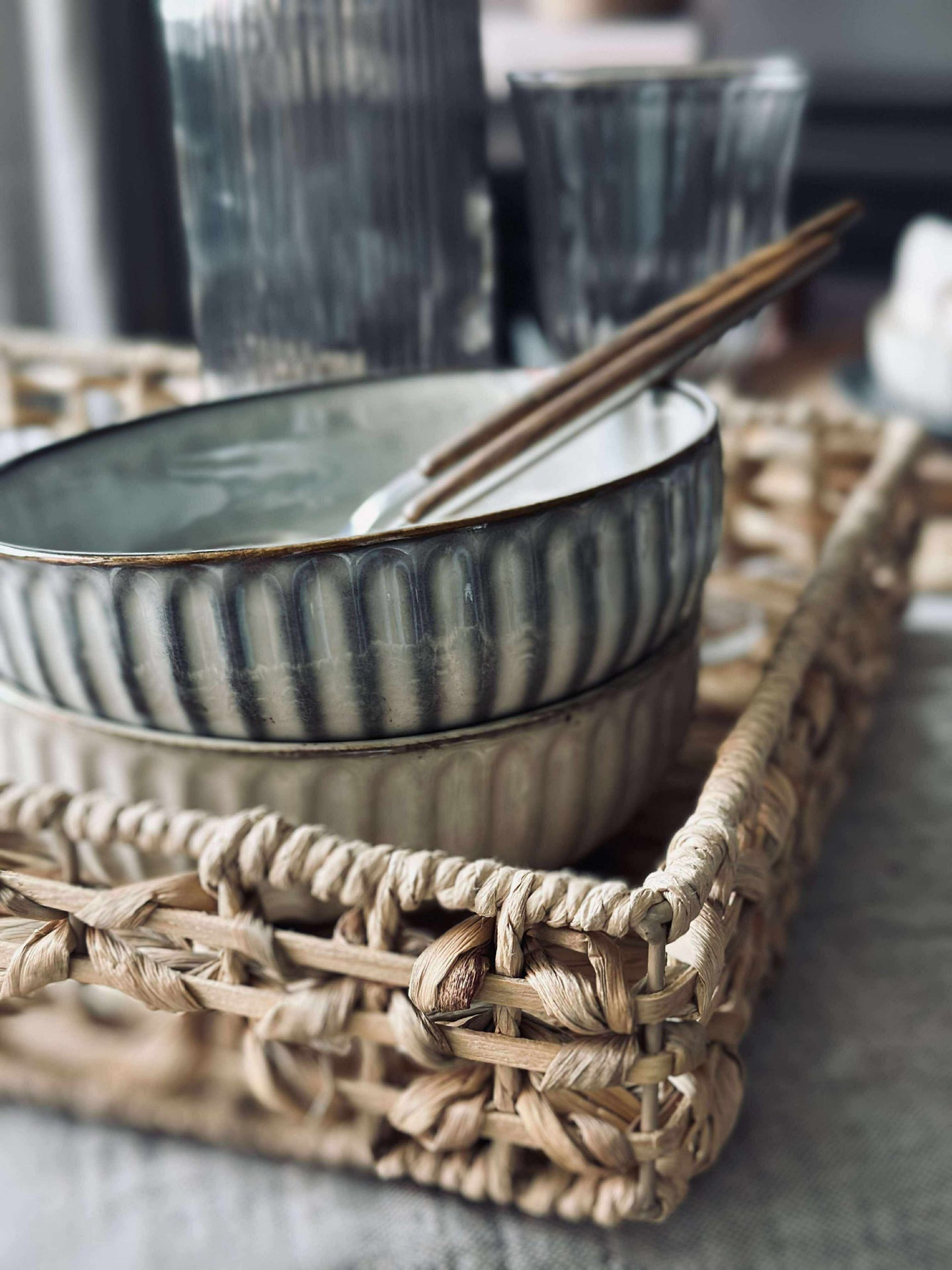 Brett med kant i vannhyasint 32cm