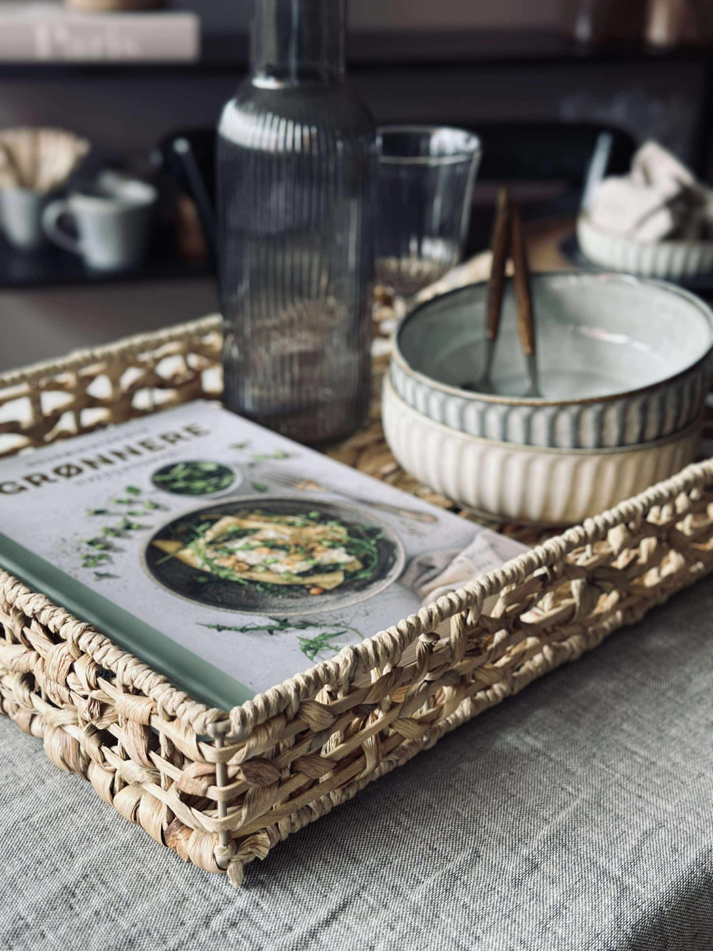 Brett med kant i vannhyasint 32cm