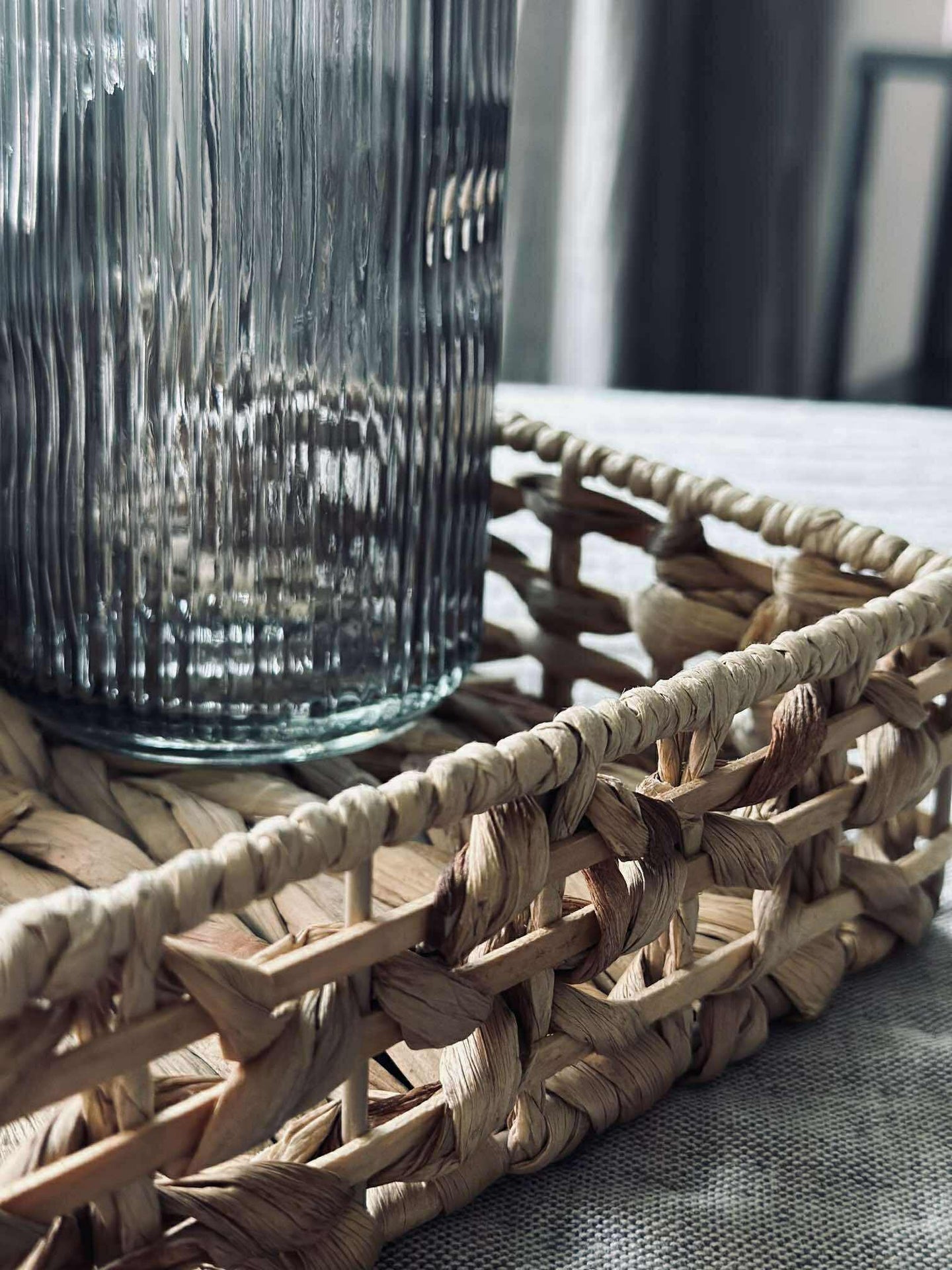 Brett med kant i vannhyasint