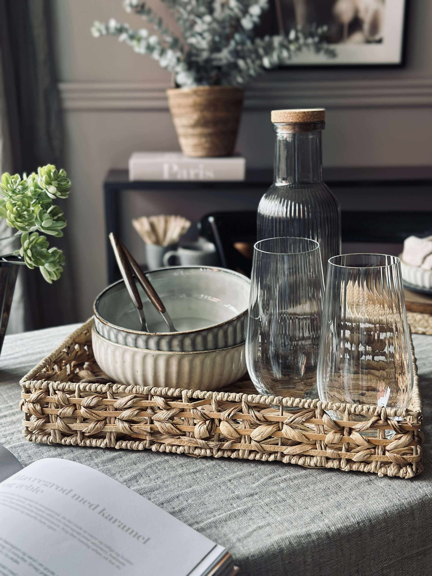 Brett med kant i vannhyasint