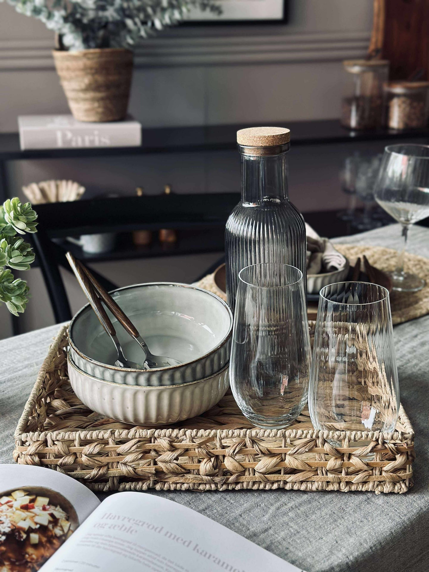 Brett med kant i vannhyasint