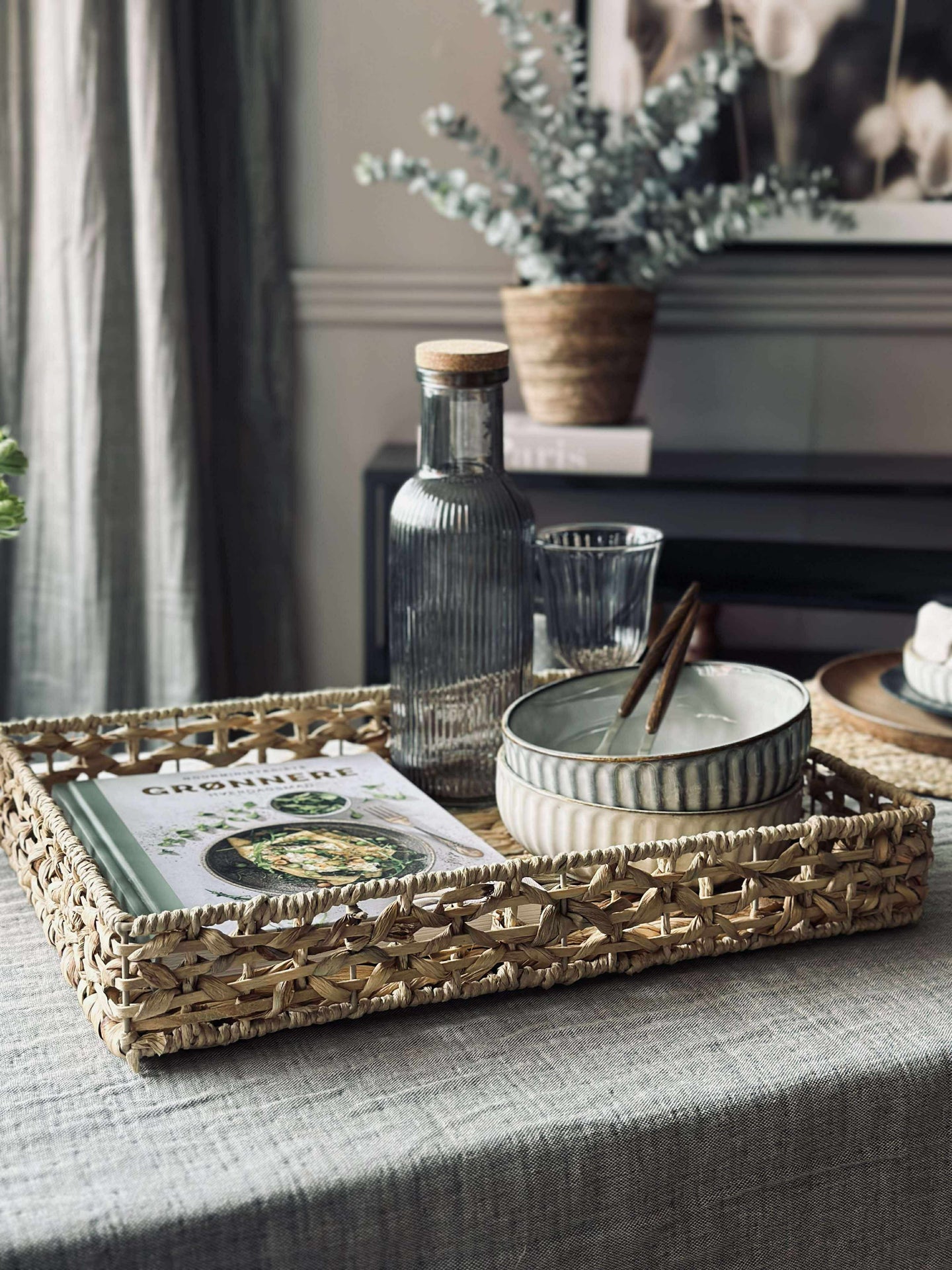 Brett med kant i vannhyasint 32cm