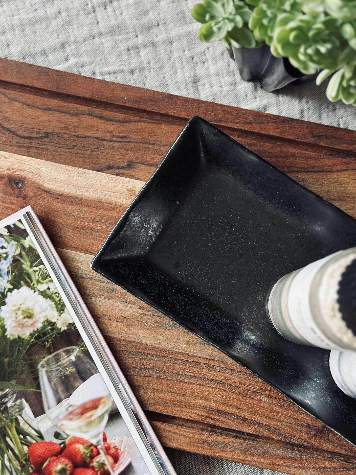 Fat i steintøy – Svart