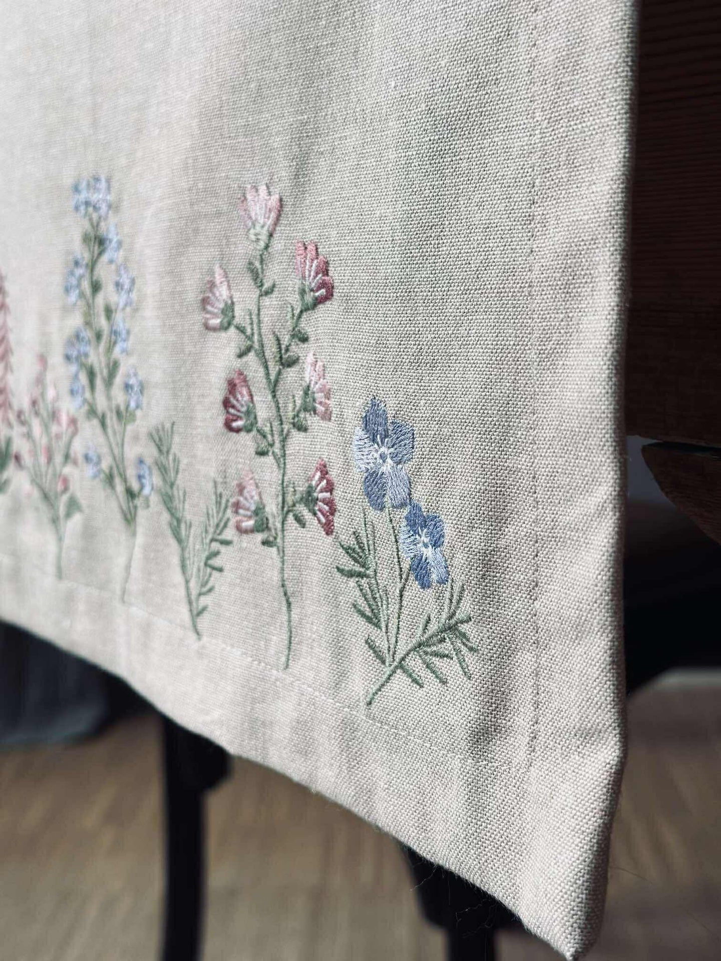 Bordløper flower broderi - Linlook