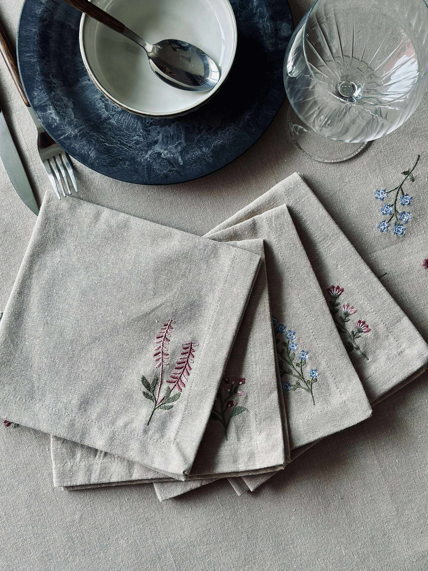 Munnservietter flower broderi - Pakke med 4 stk
