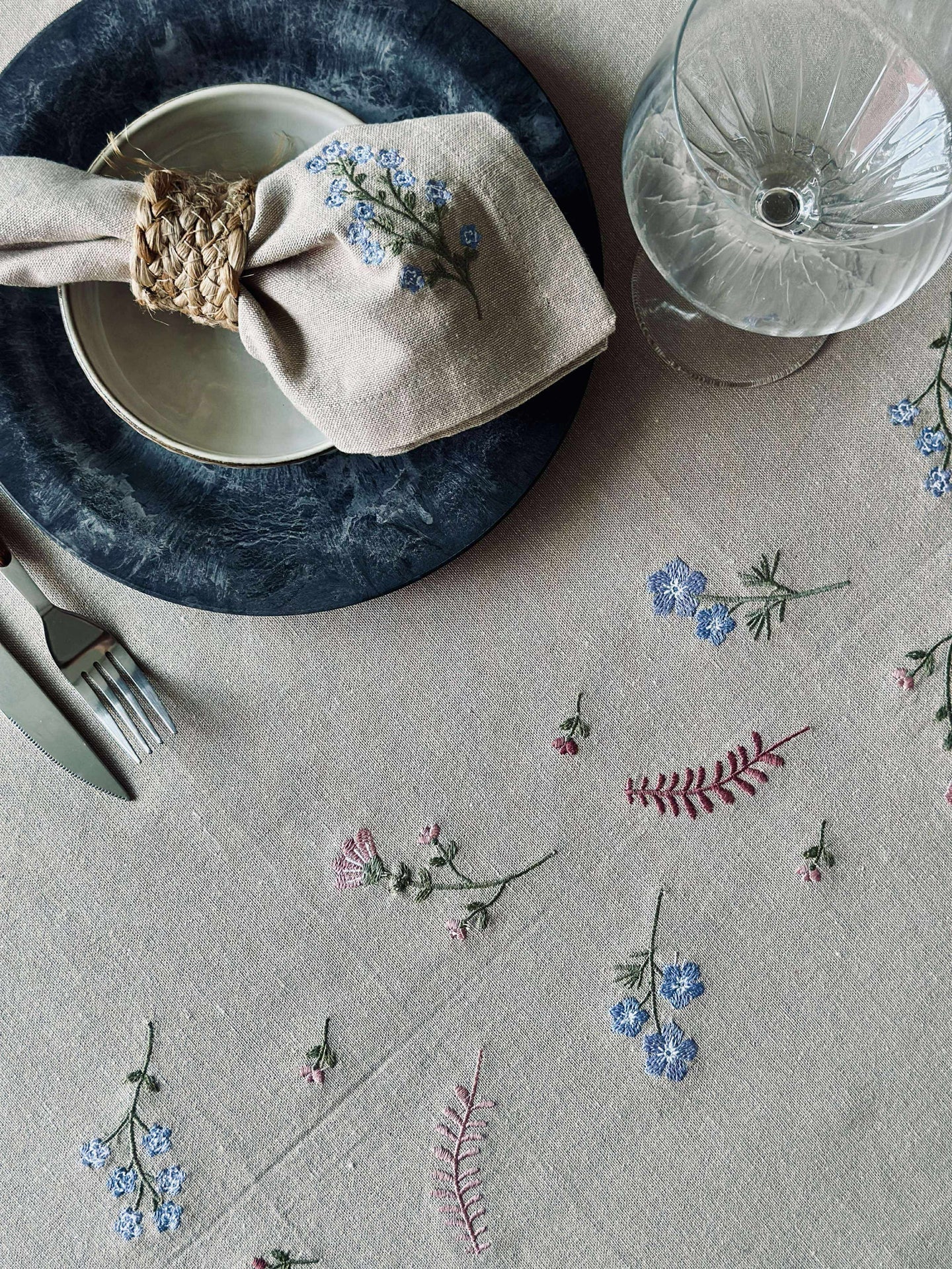 Munnservietter flower broderi - Pakke med 4 stk