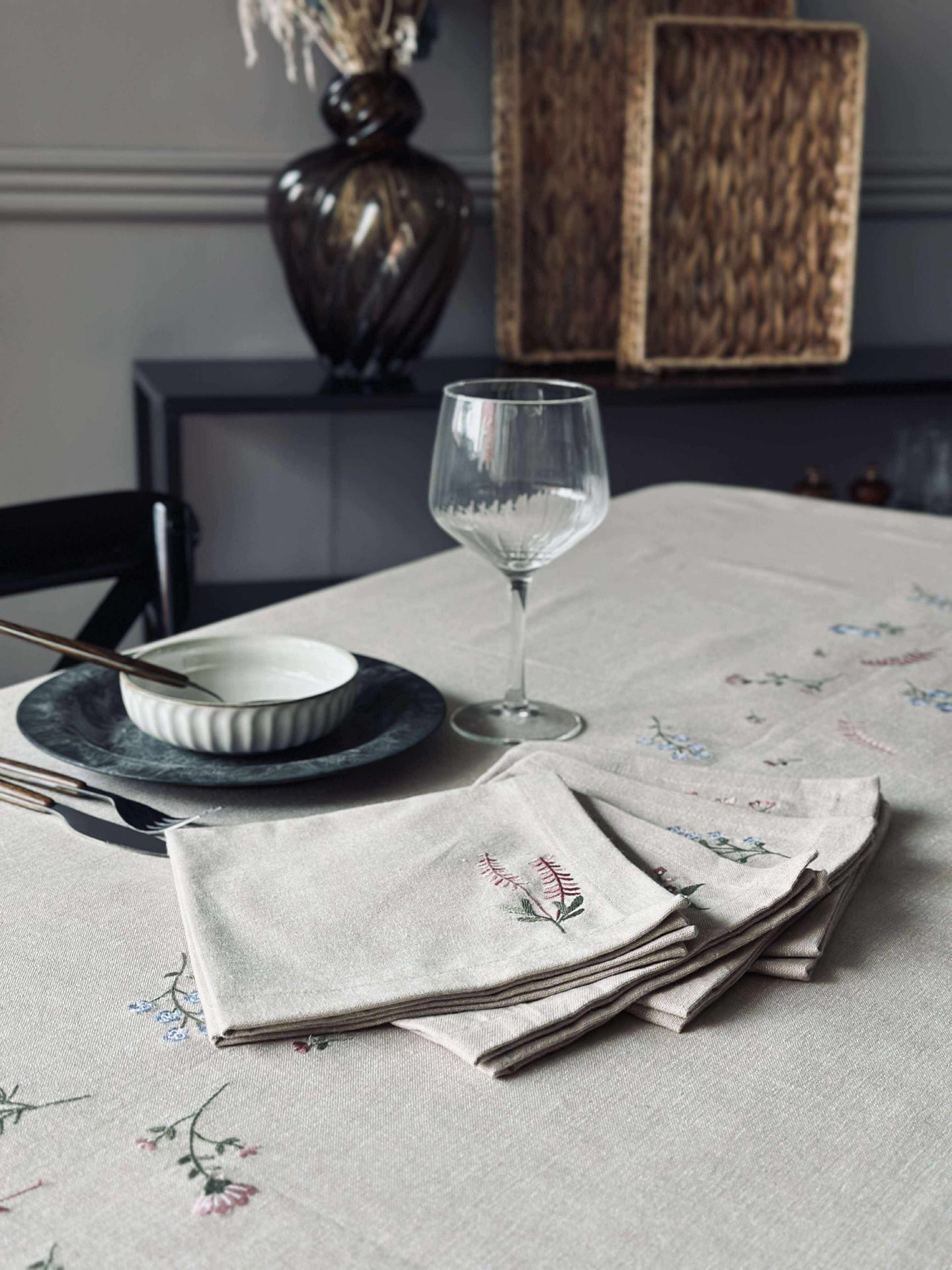 Munnservietter flower broderi - Pakke med 4 stk