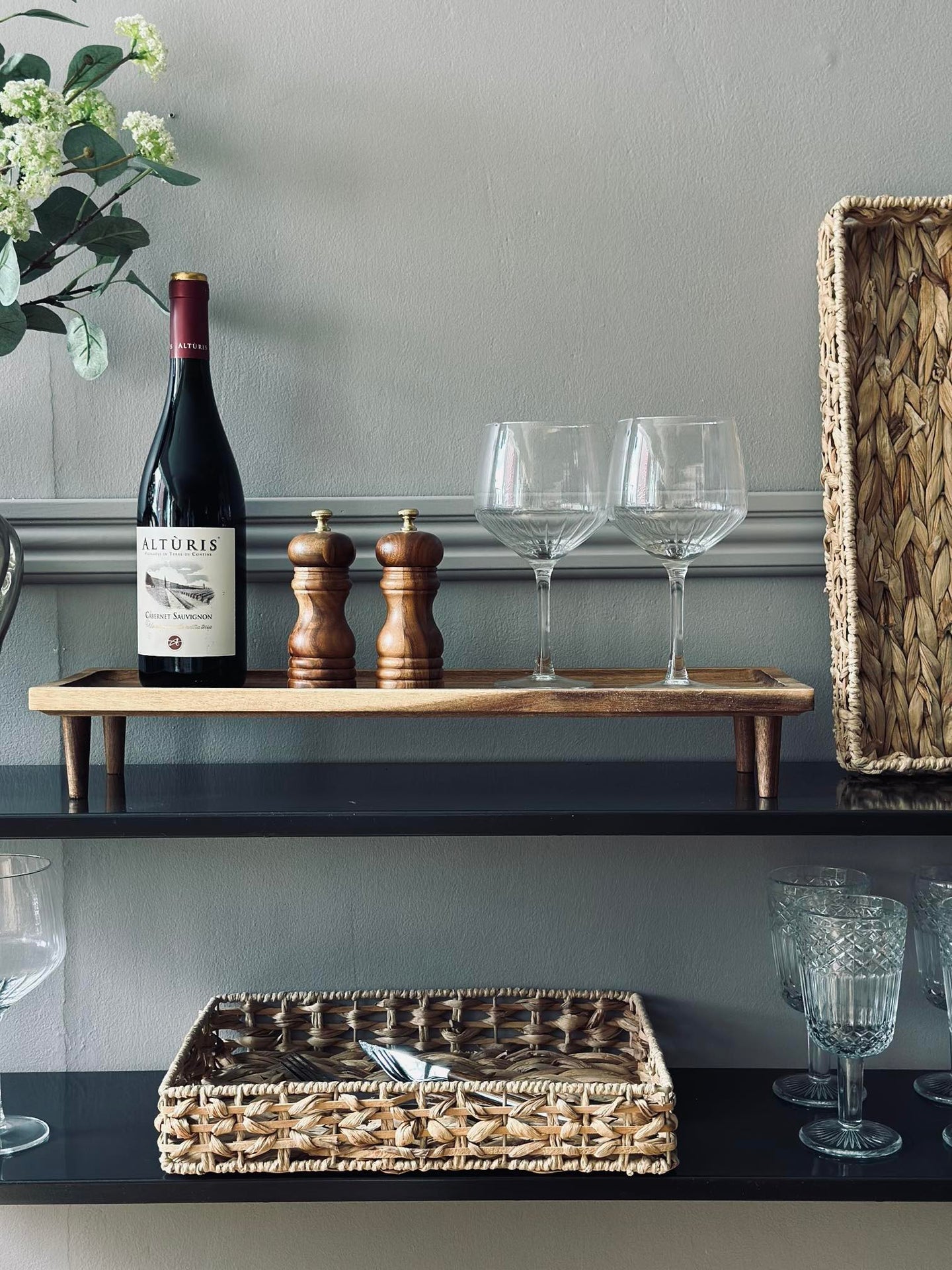 Brett med ben i akasietre - Perfekt til tapas