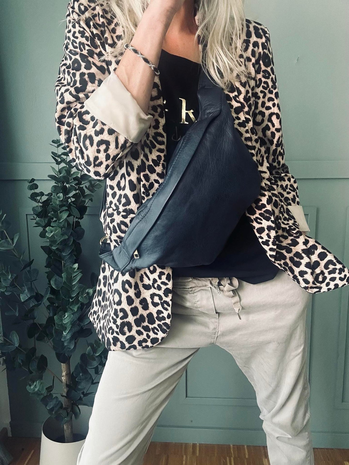 Cool Buffy Bumbag i smørmykt lær - Midnight Blue