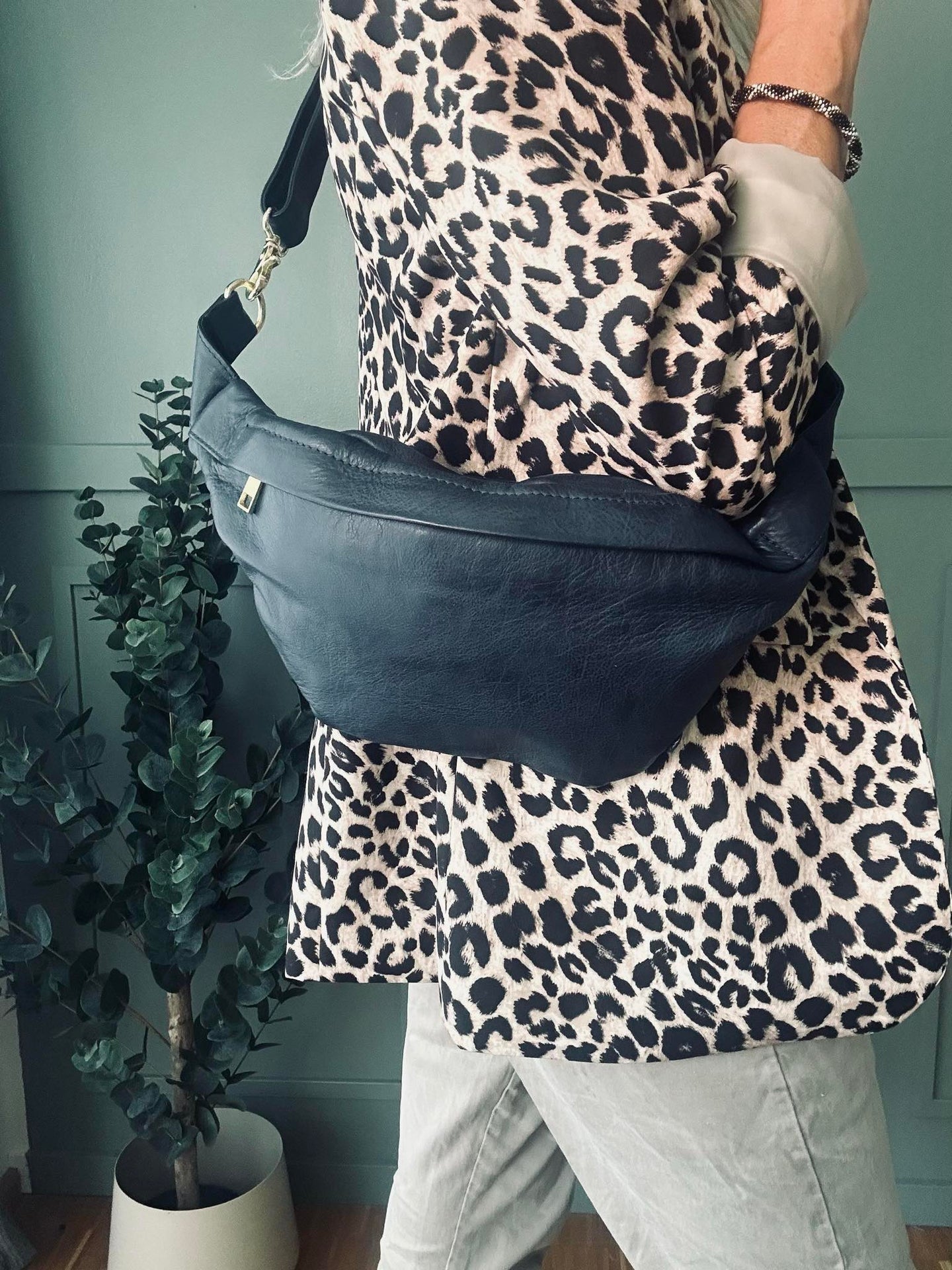 Cool Buffy Bumbag i smørmykt lær - Midnight Blue