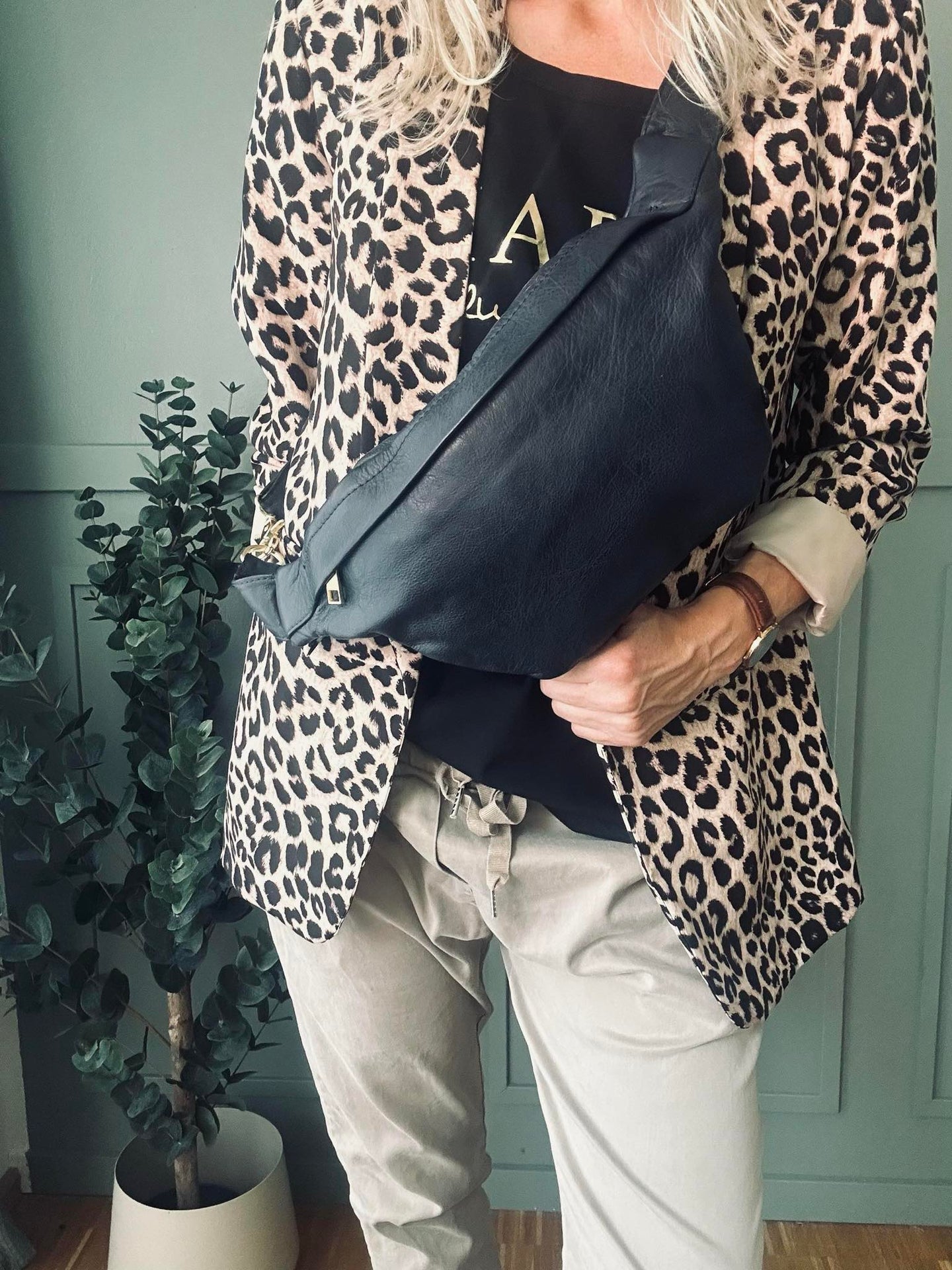Cool Buffy Bumbag i smørmykt lær - Midnight Blue