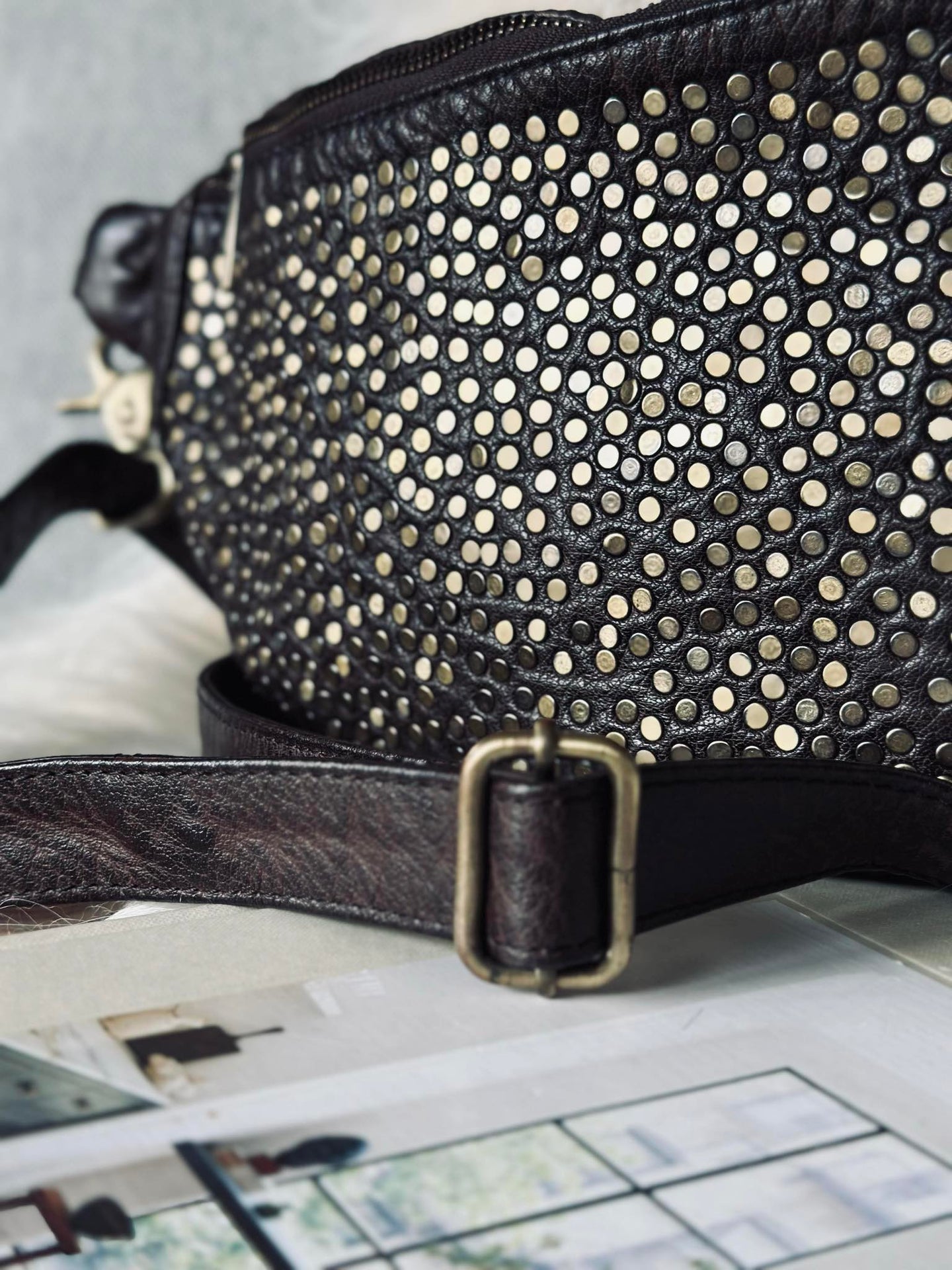 Bumbag Deluxe med nitter - Brun