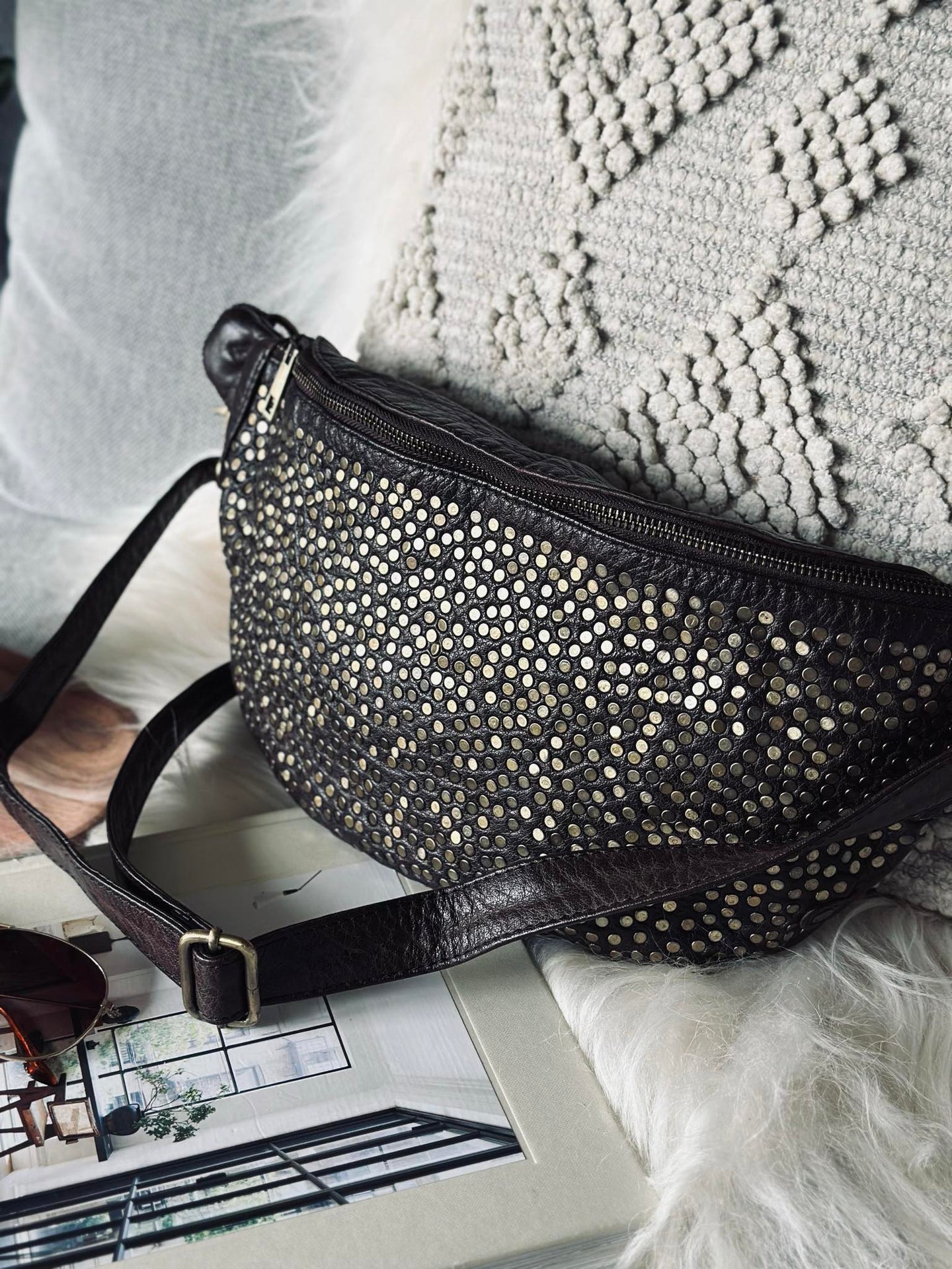 Bumbag Deluxe med nitter - Brun