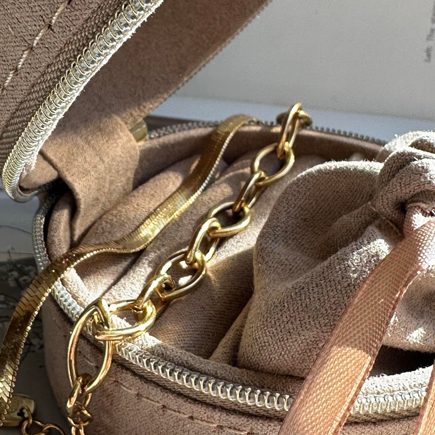 Gavesett Mascha - Sett med 2 forgylte armbånd - Med smykkeskrin
