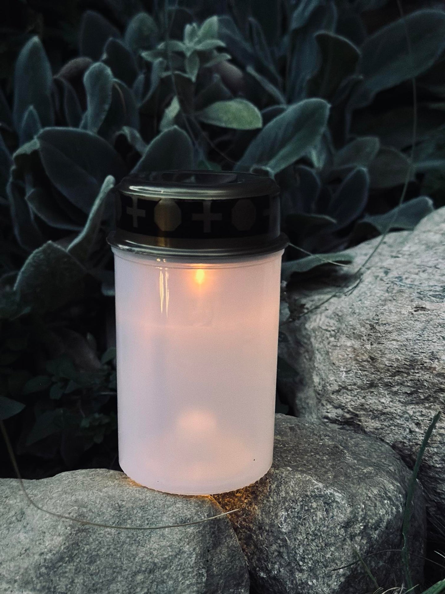 Gravlys med solceller