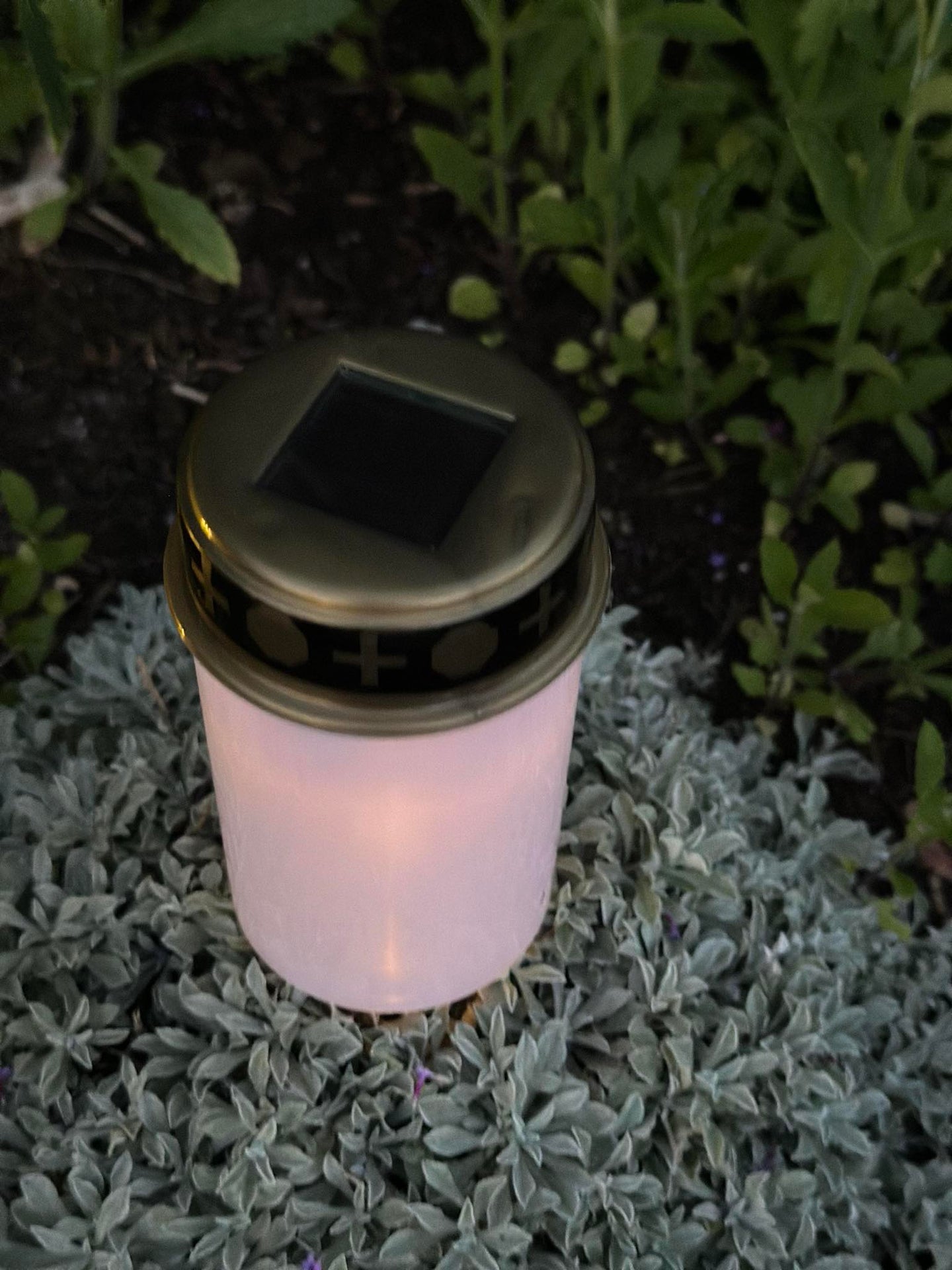 Gravlys med solceller