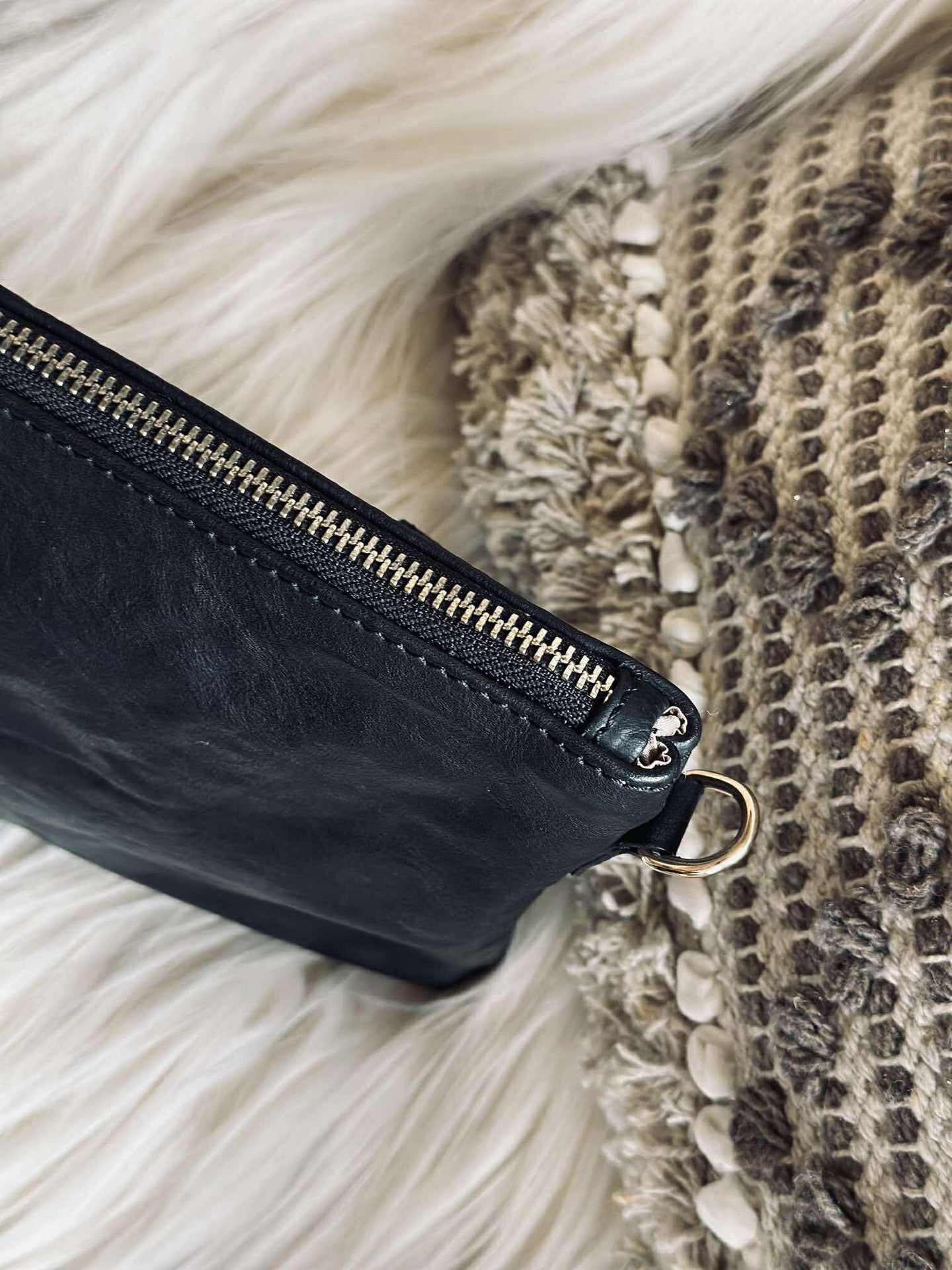 Clutch i svart skinn