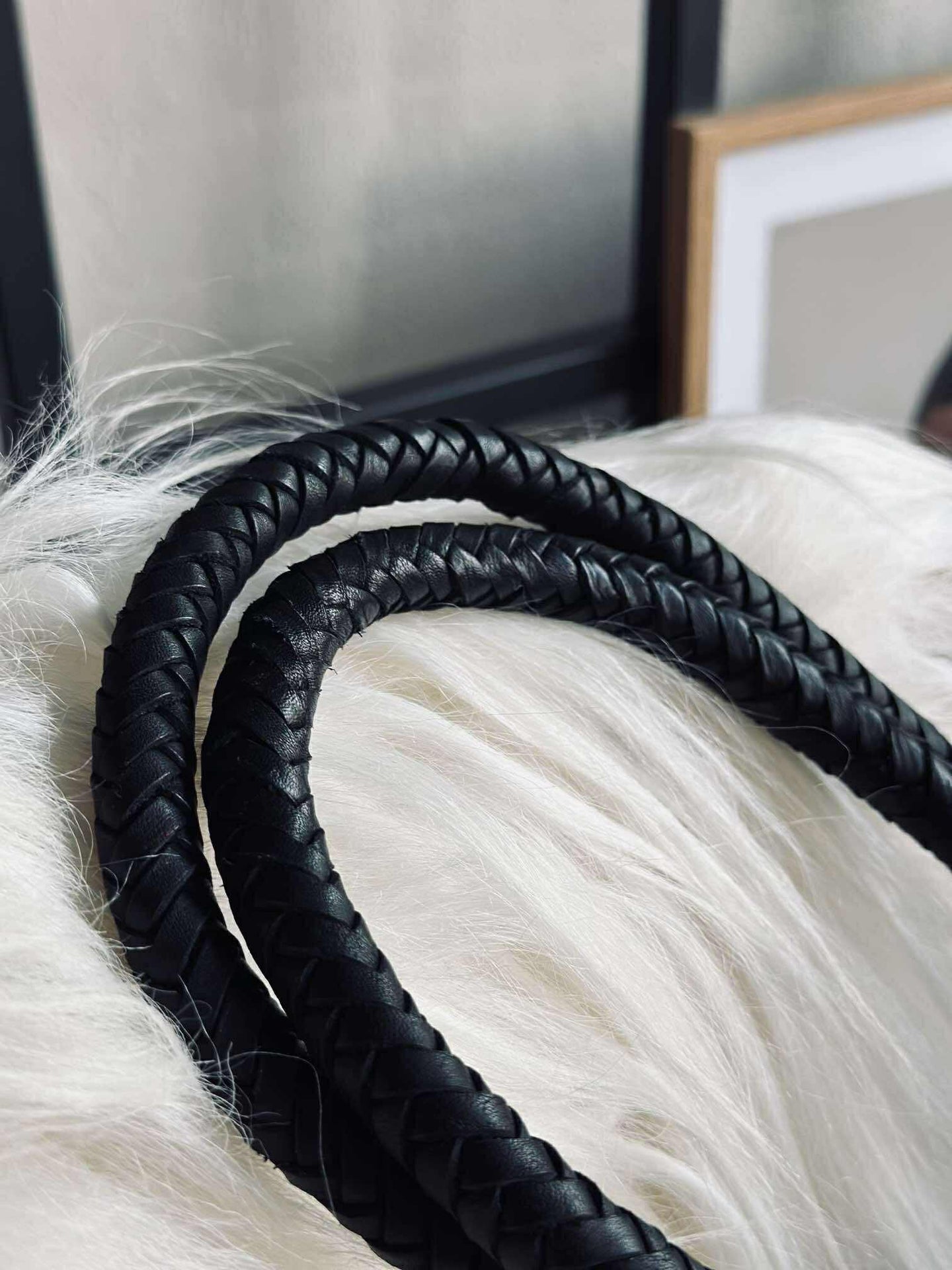 Skulderveske med vakker flettrem - Black