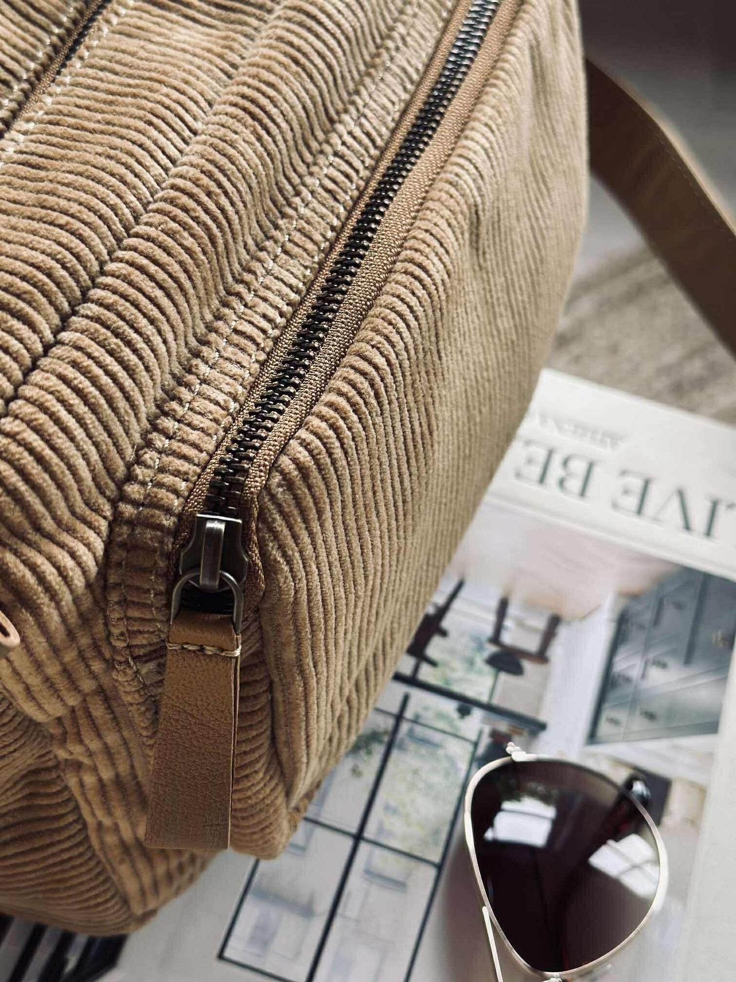 Crossbody Tan fløyel