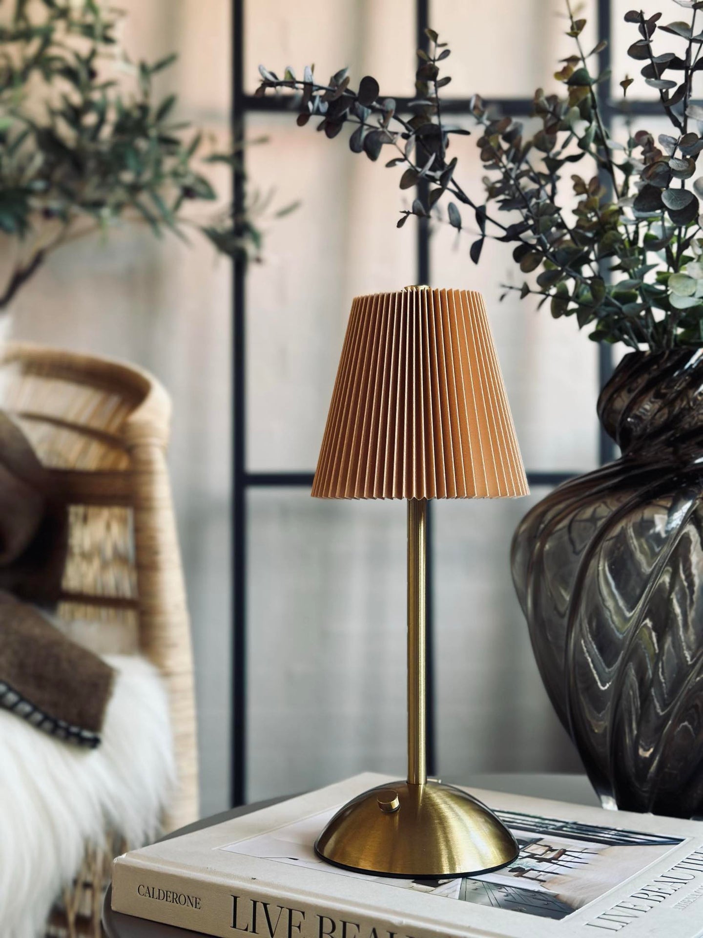LED bordlampe Plissé beige - oppladbar