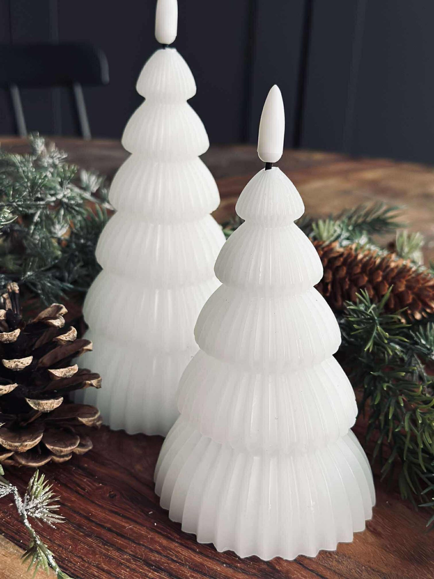Juletre med LED-lys - Sett med 2 stk. Hvit