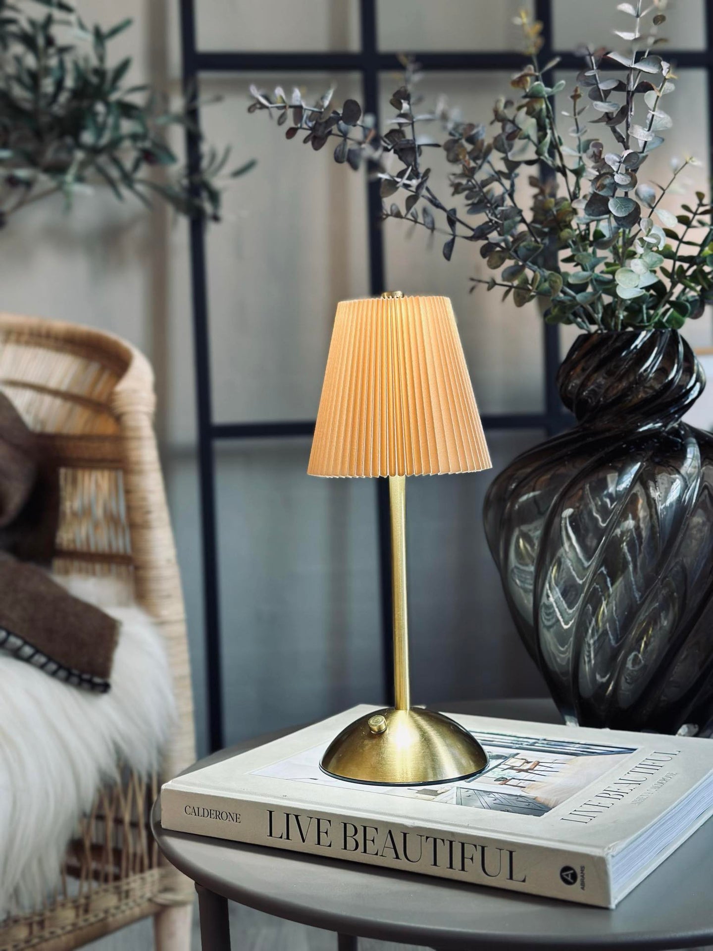LED bordlampe Plissé beige - oppladbar