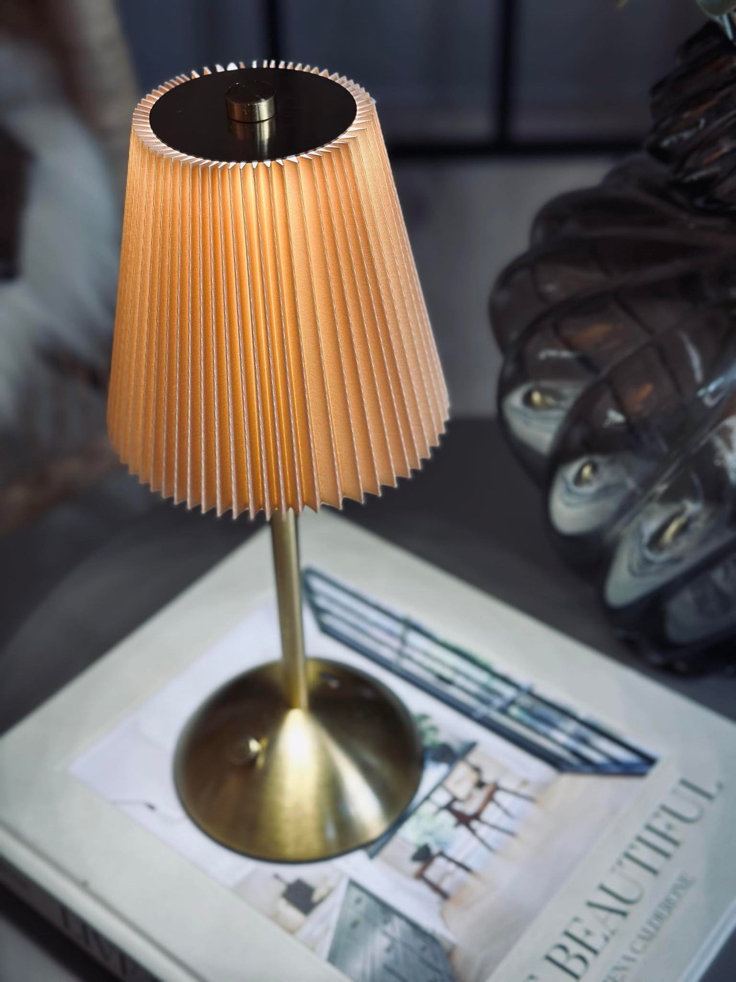 LED bordlampe Plissé beige - oppladbar