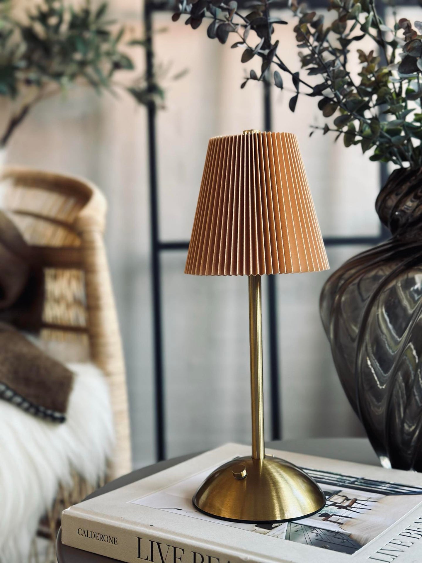 LED bordlampe Plissé beige - oppladbar
