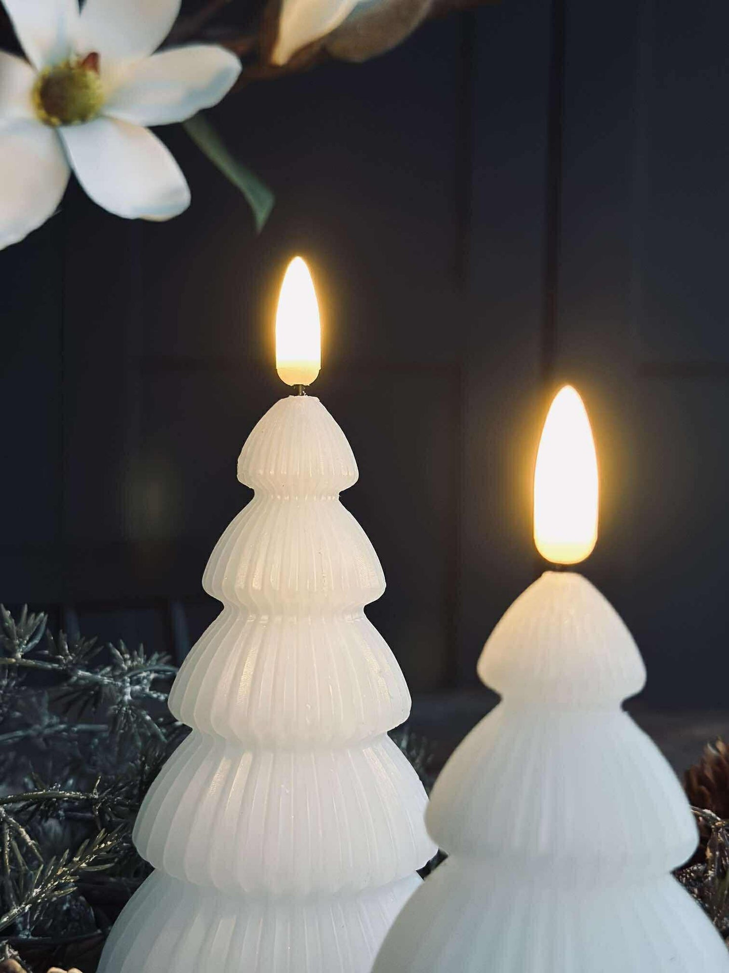 Juletre med LED-lys - Sett med 2 stk. Hvit