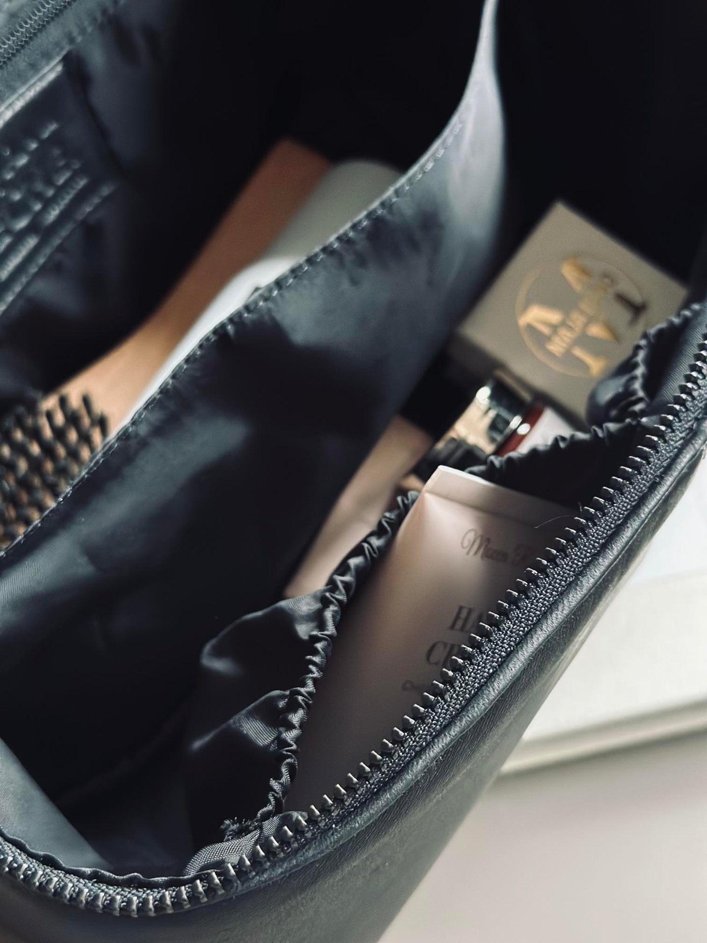 Klassisk kosmetikkveske - Black / Black