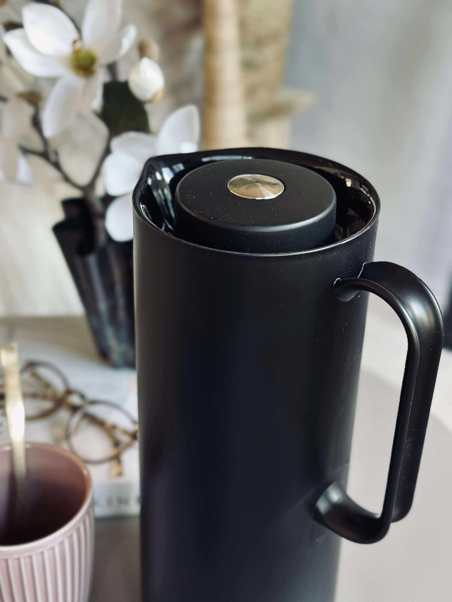 Termokanne med trykknappfunksjon - 1 liter