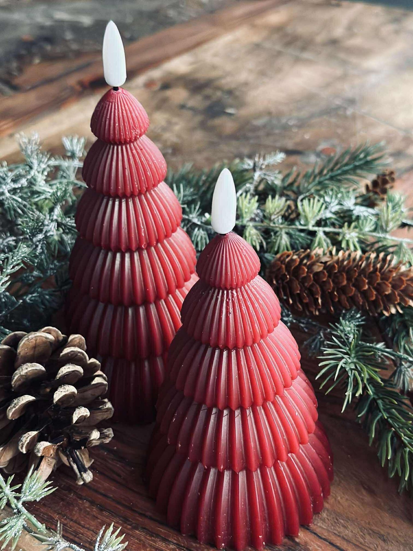 Juletre med LED-lys - Sett med 2 stk. Rød