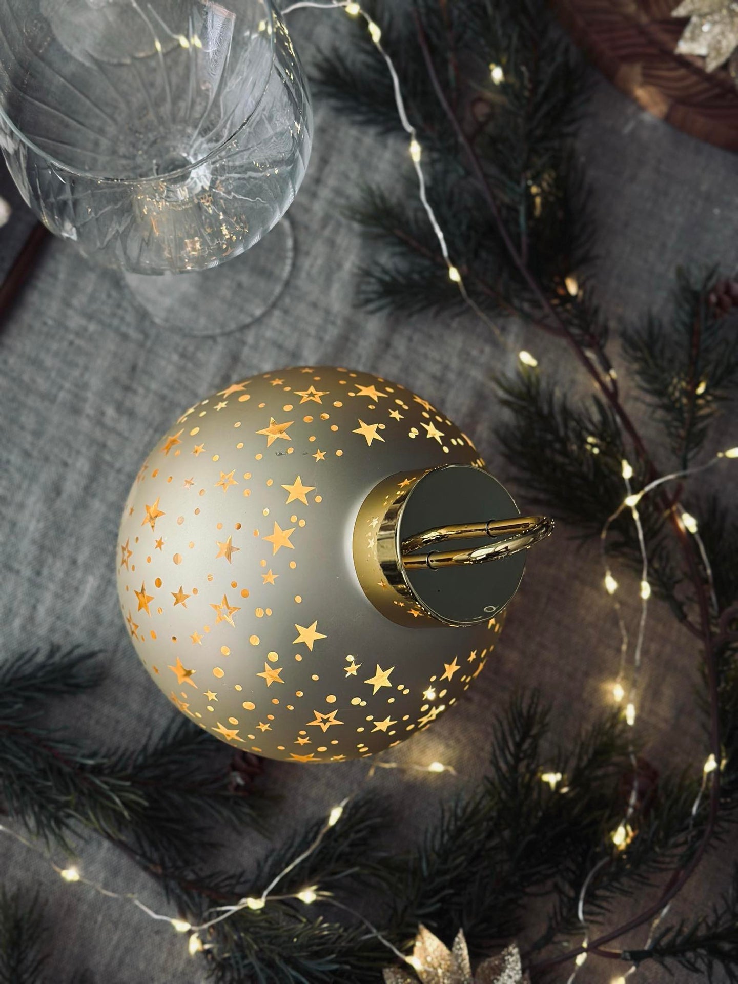 Julekule med LED-lys - Gull