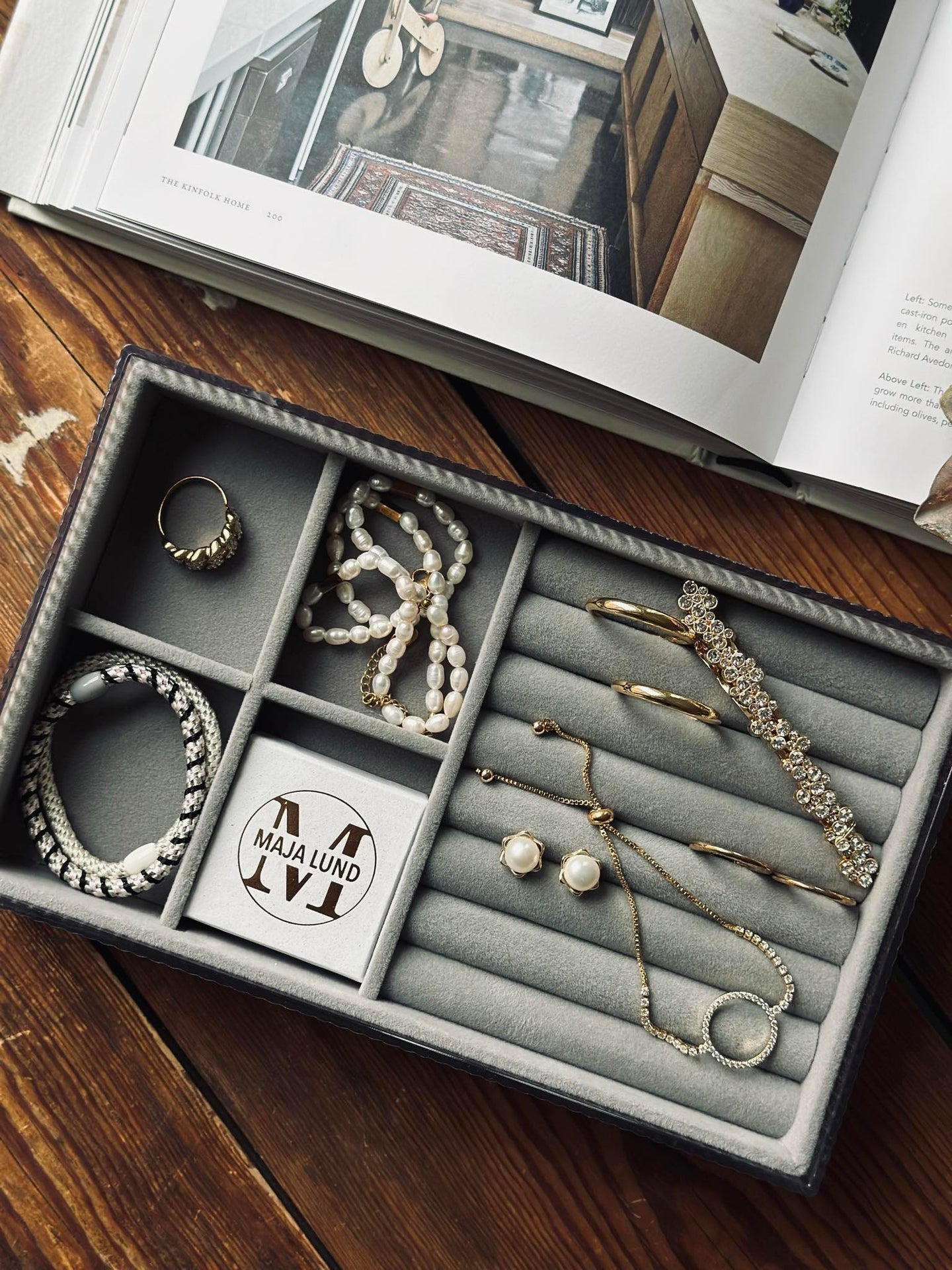 Smykkeoppbevaring med lokk