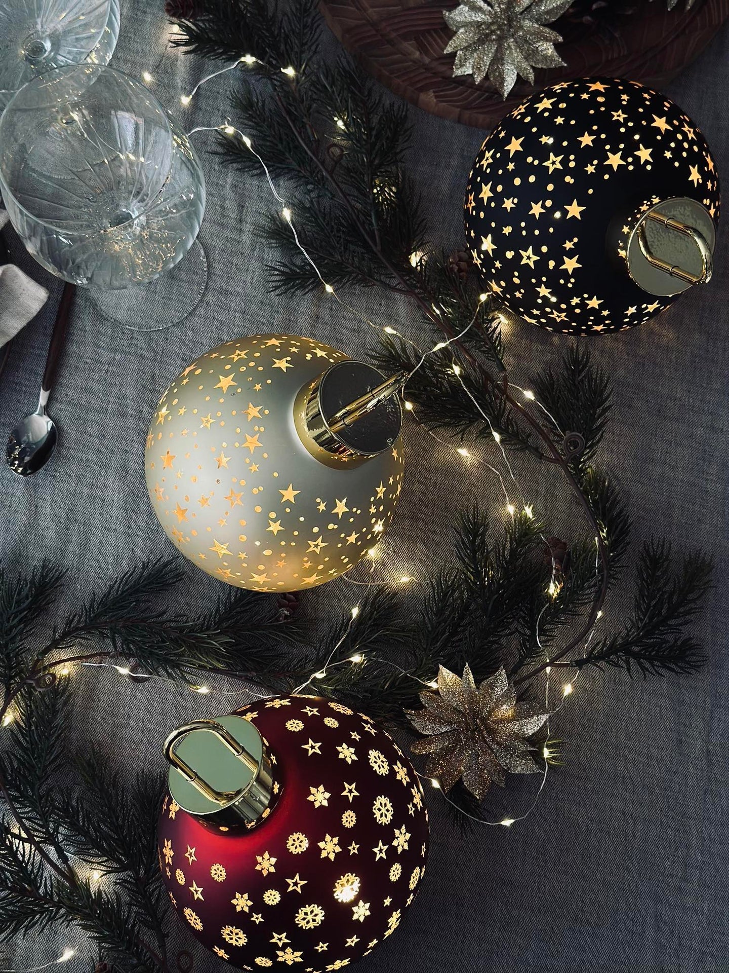 Julekule med LED-lys - Gull