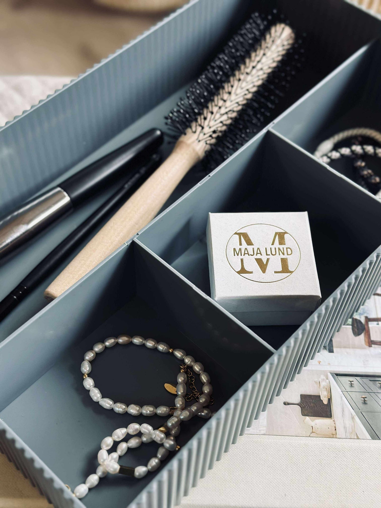Makeup-organizer med rominndeling - Grå