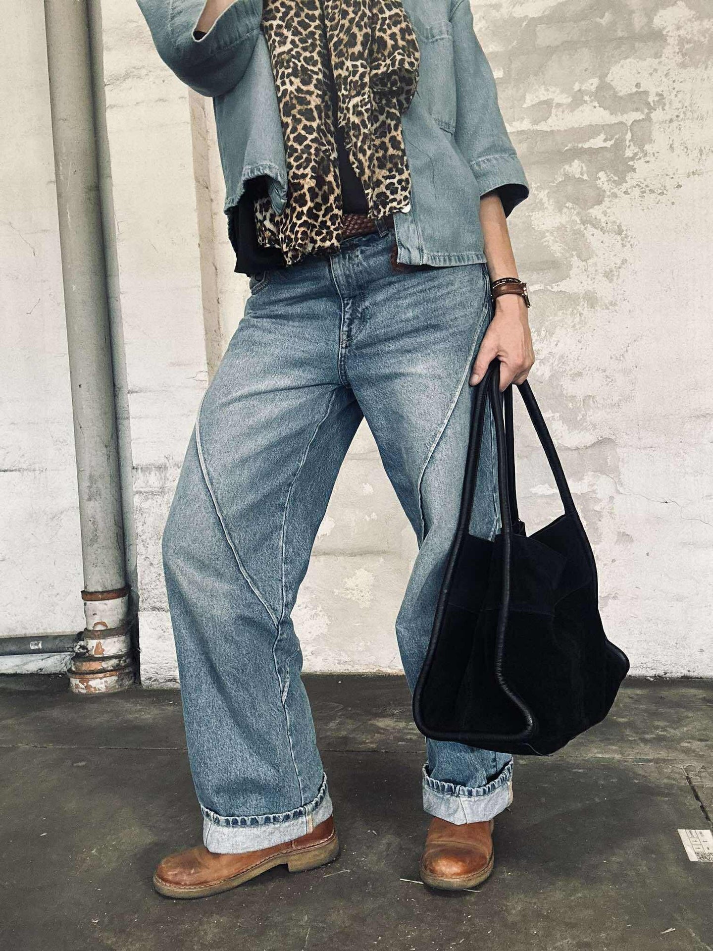 Shopper i svart ruskinn
